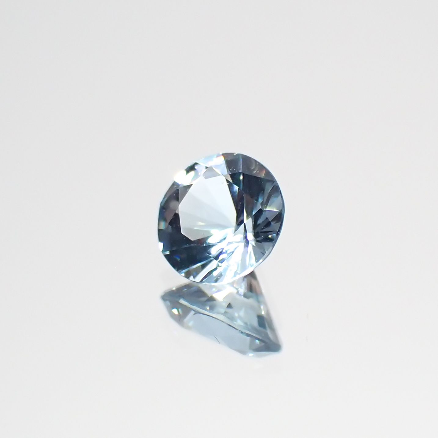 アクアマリン(宝石名アクアマリン)モザンビーク産 0.42ct 識別済[230421766]5.1x5mm前後