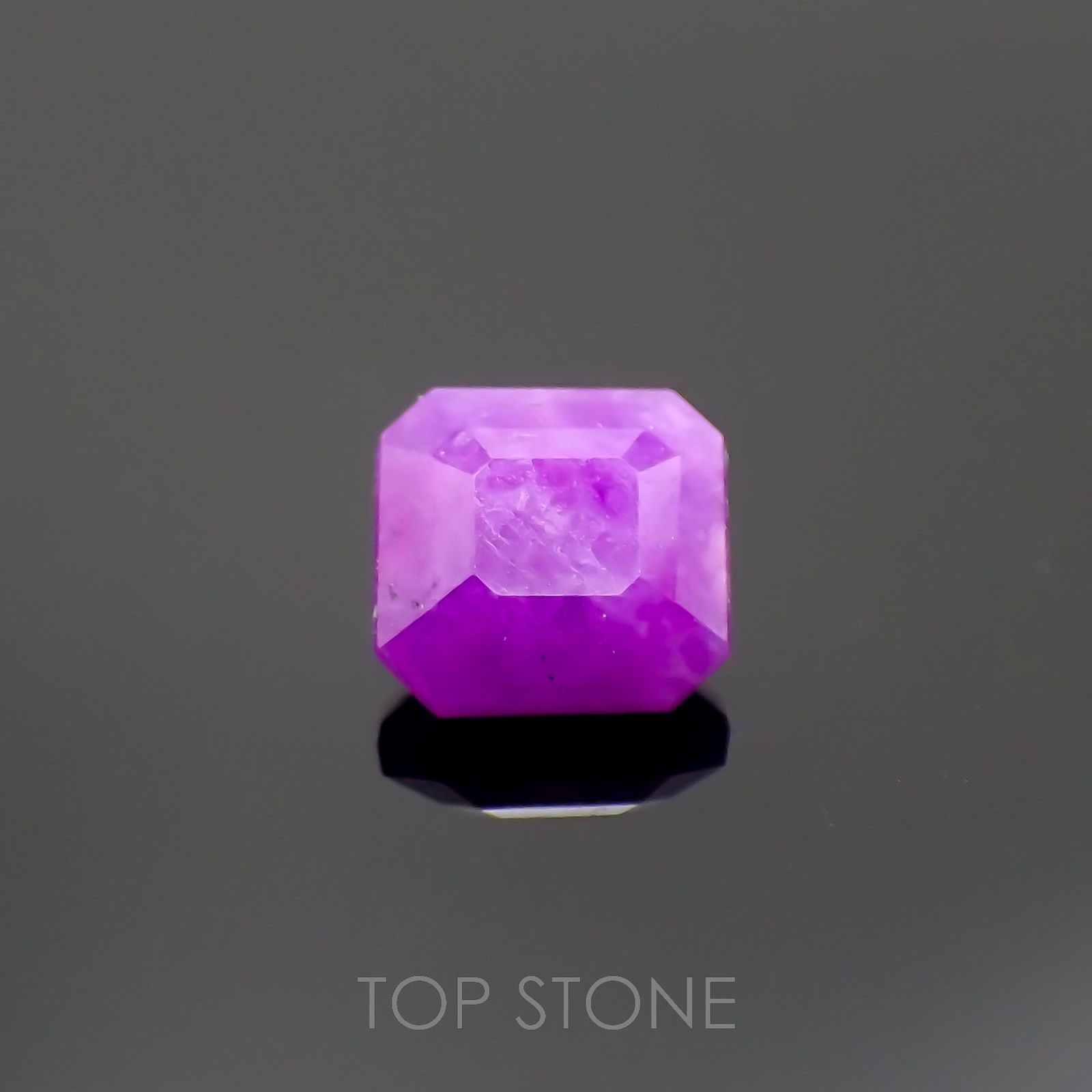 スギライト 南アフリカ産 0.34ct[221018321]4.3x4.2mm前後