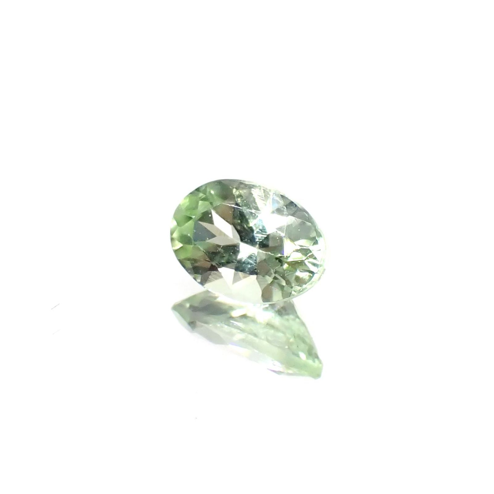 ミントペリドット パキスタン/ノルウェー産 0.41ct / 5.9x4mm前後 [250730639]