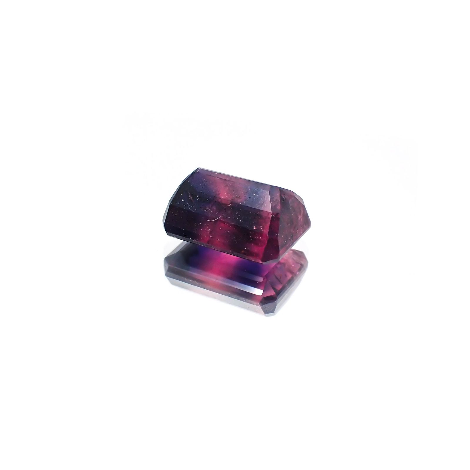 パーティカラーサファイア 非加熱(宝石名パーティカラード・サファイア) タンザニア産 2.704ct ソ付(彩珠)[210710613]8.3×6.1mm前後