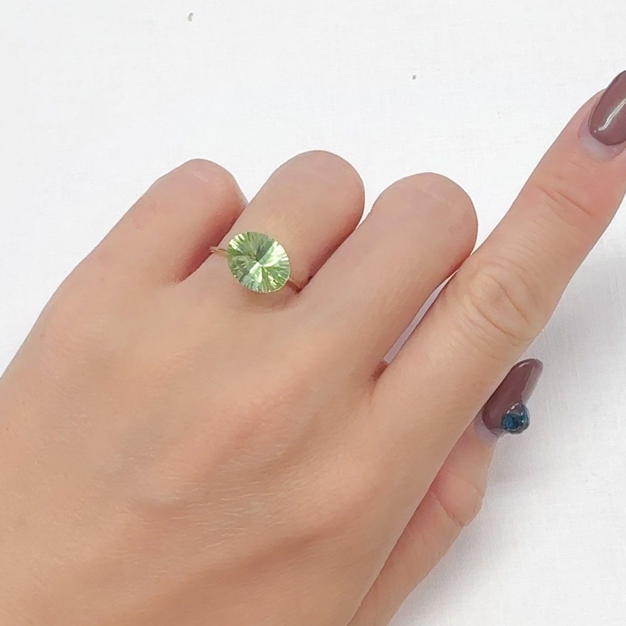 ◇コンケーブカット◇ルドウィジャイトインペリドット パキスタン産 3.20ct[240628420]11x8.8mm前後