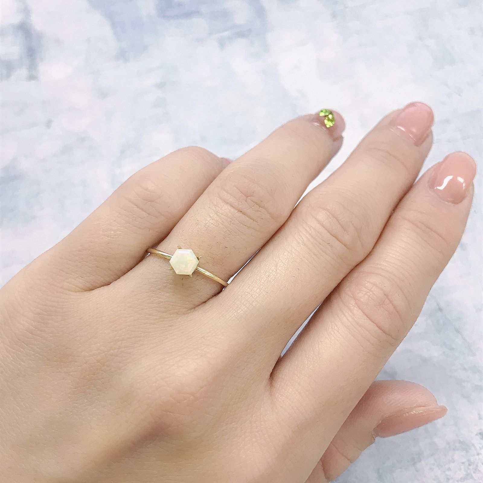 ◇ヘキサゴンカット◇エチオピアオパール(宝石名オパール)エチオピア産 0.35ct 識別済[220115479]4.8x4.7mm前後