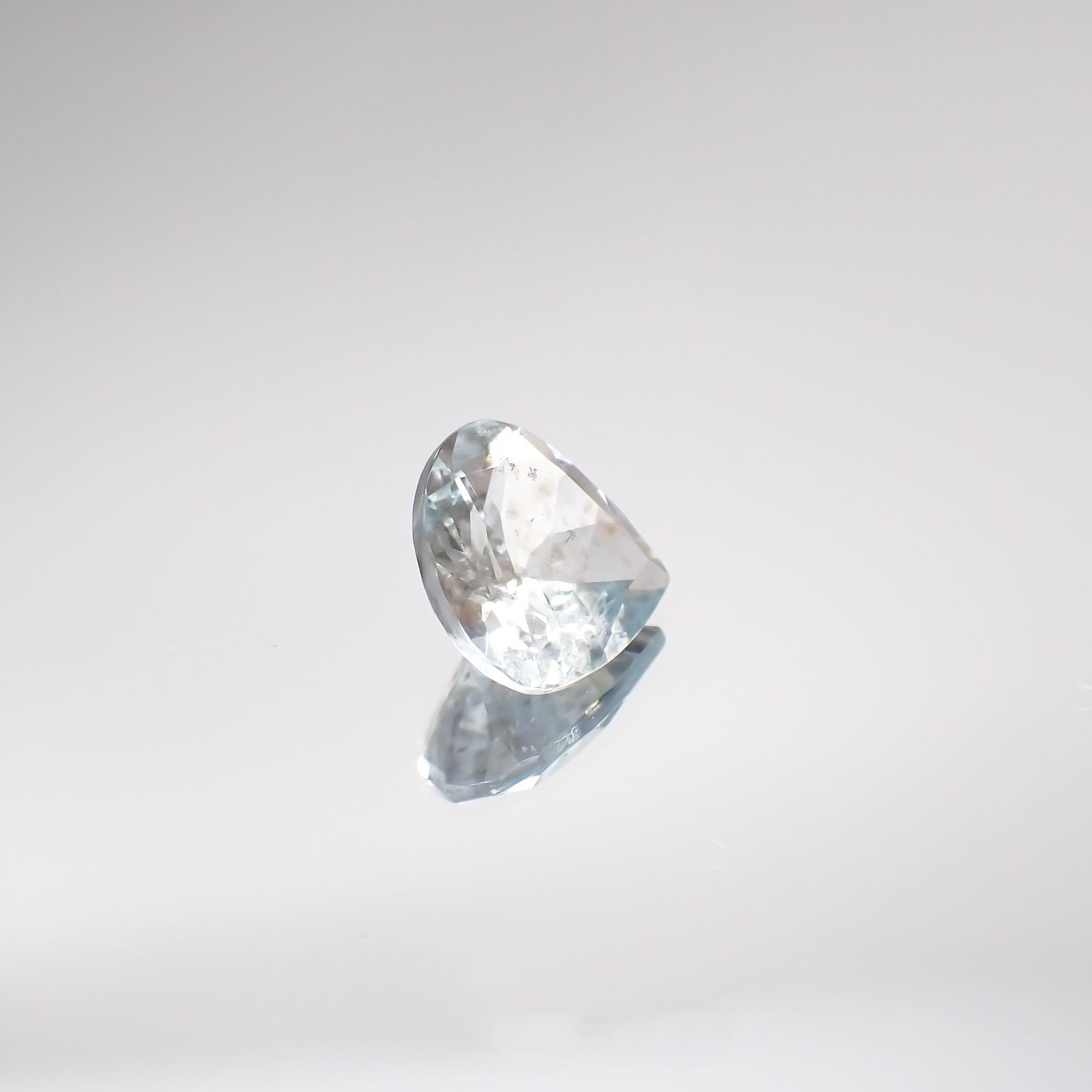 アベンチュリンアクアマリン(宝石名アクアマリン) ナイジェリア産 1.76ct 識別済[210712985]8.9×9mm前後