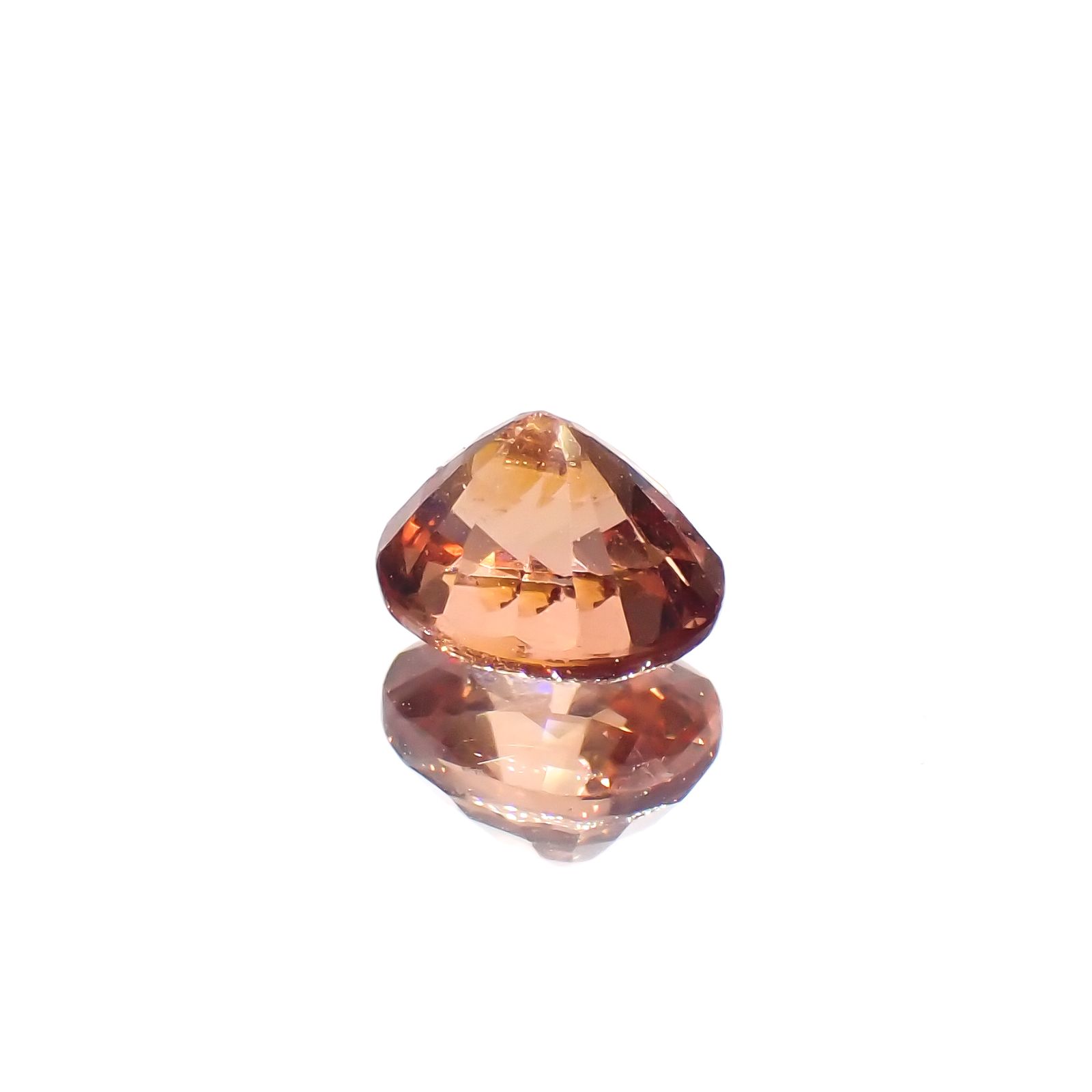 カラーチェンジマラヤガーネット(宝石名ガーネット)タンザニア産 1.05ct 識別済[230421638]6.1x5mm前後