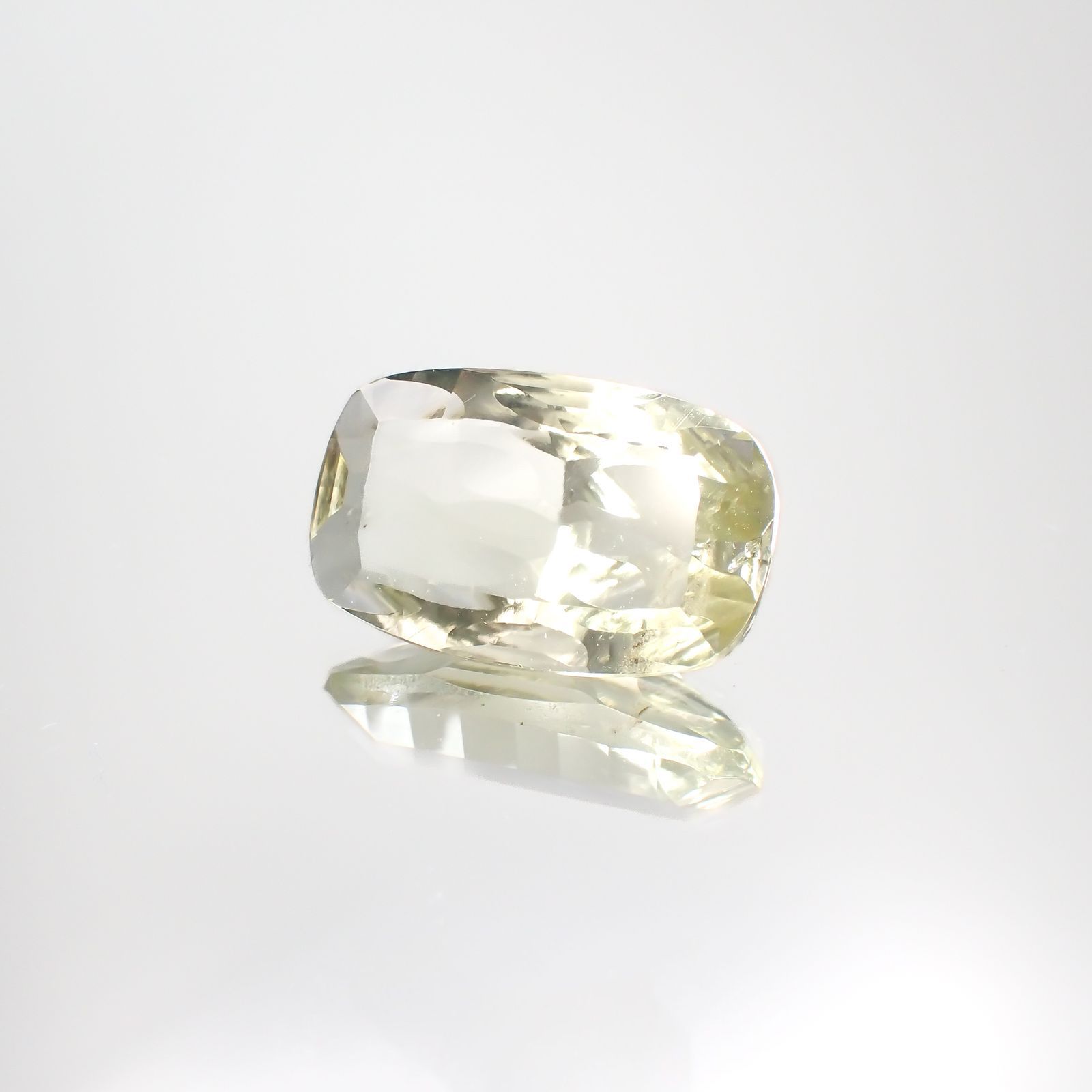 リビアングラス 発見地：エジプト・リビア砂漠 6.51ct[221018194]17x10.6mm前後
