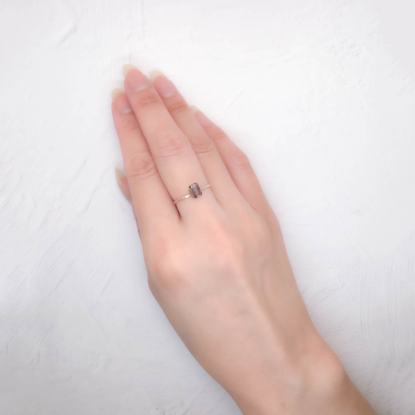 レインボースキャポライト ブラジル産 0.67ct / 5.9x4mm前後 [250931057]