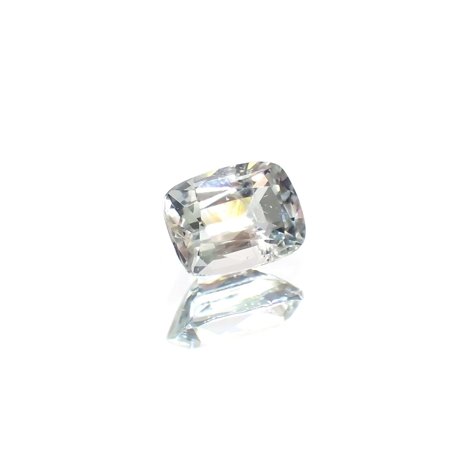 ジェレメジェバイト(宝石名エレメジェバイト)ナミビア産 識別済 0.48ct / 5.4x4mm前後 [220616304]