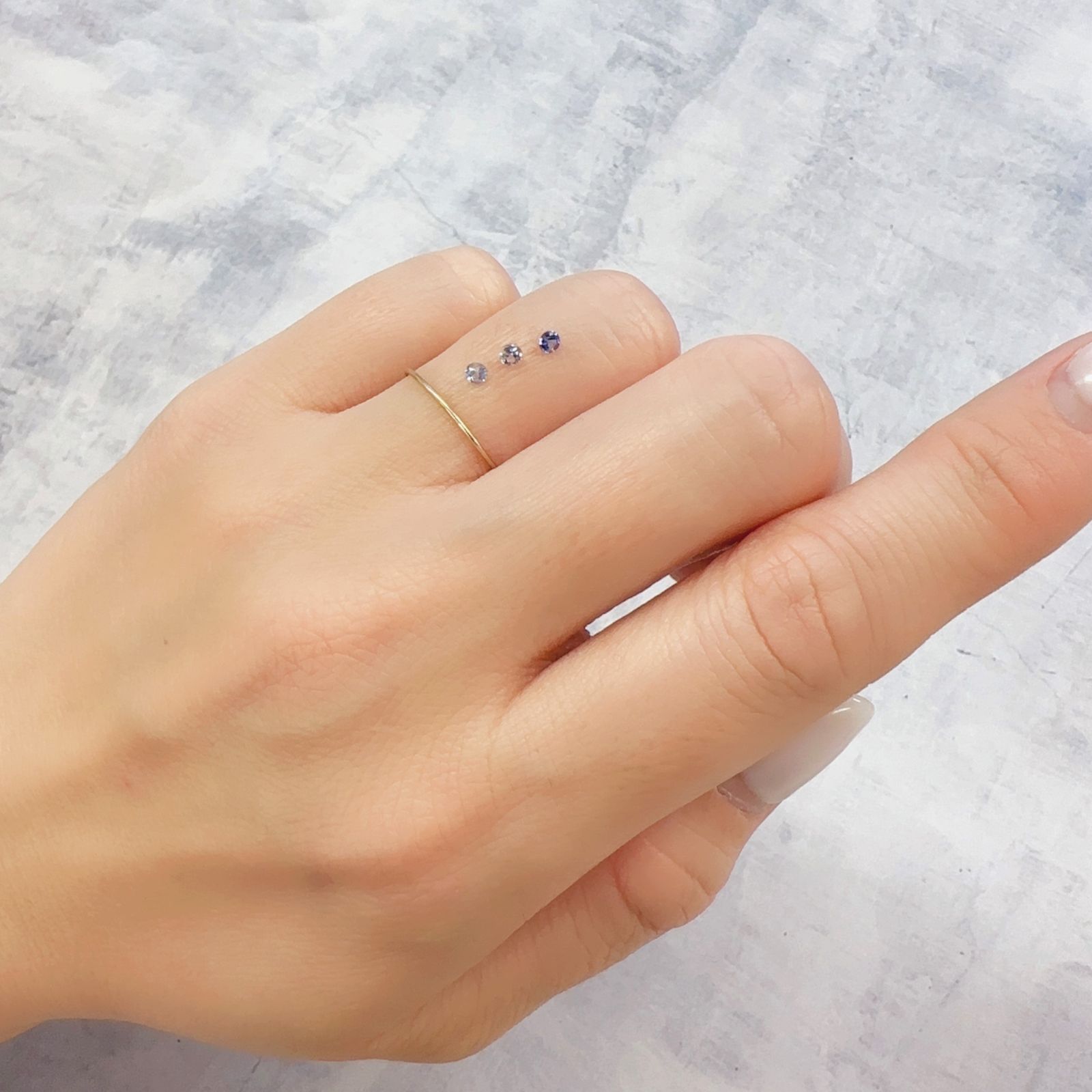 ベニトアイト カラーグラデーション3pcsセット アメリカ・カリフォルニア州産 0.15ct(3pcs合計)[230220508]2.2-2.3x2.2-2.3mm前後