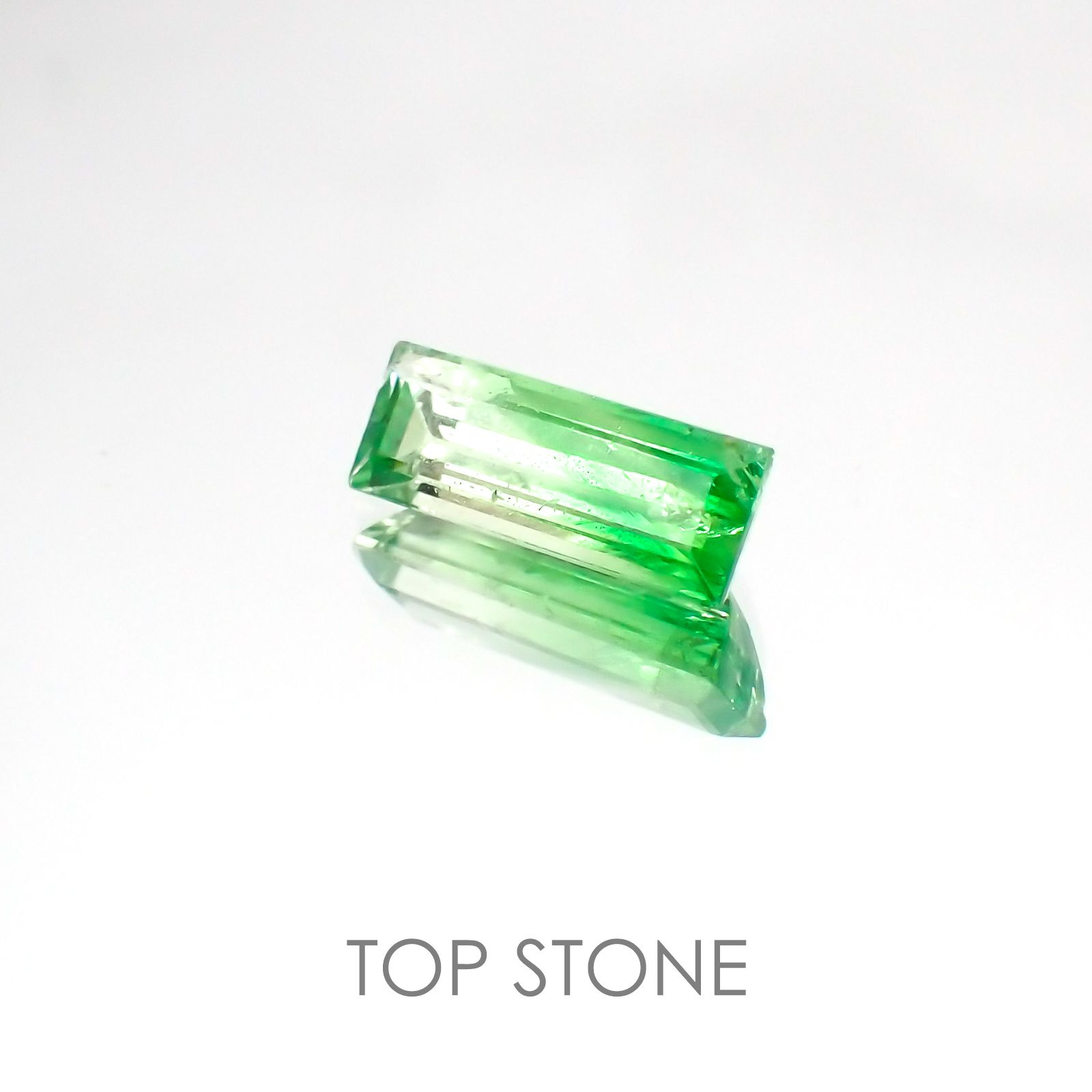 バイカラーツァボライト(宝石名グリーン グロッシュラー・ガーネット) タンザニア産 1.11ct 識別済[21018499]9.8×3.5mm前後