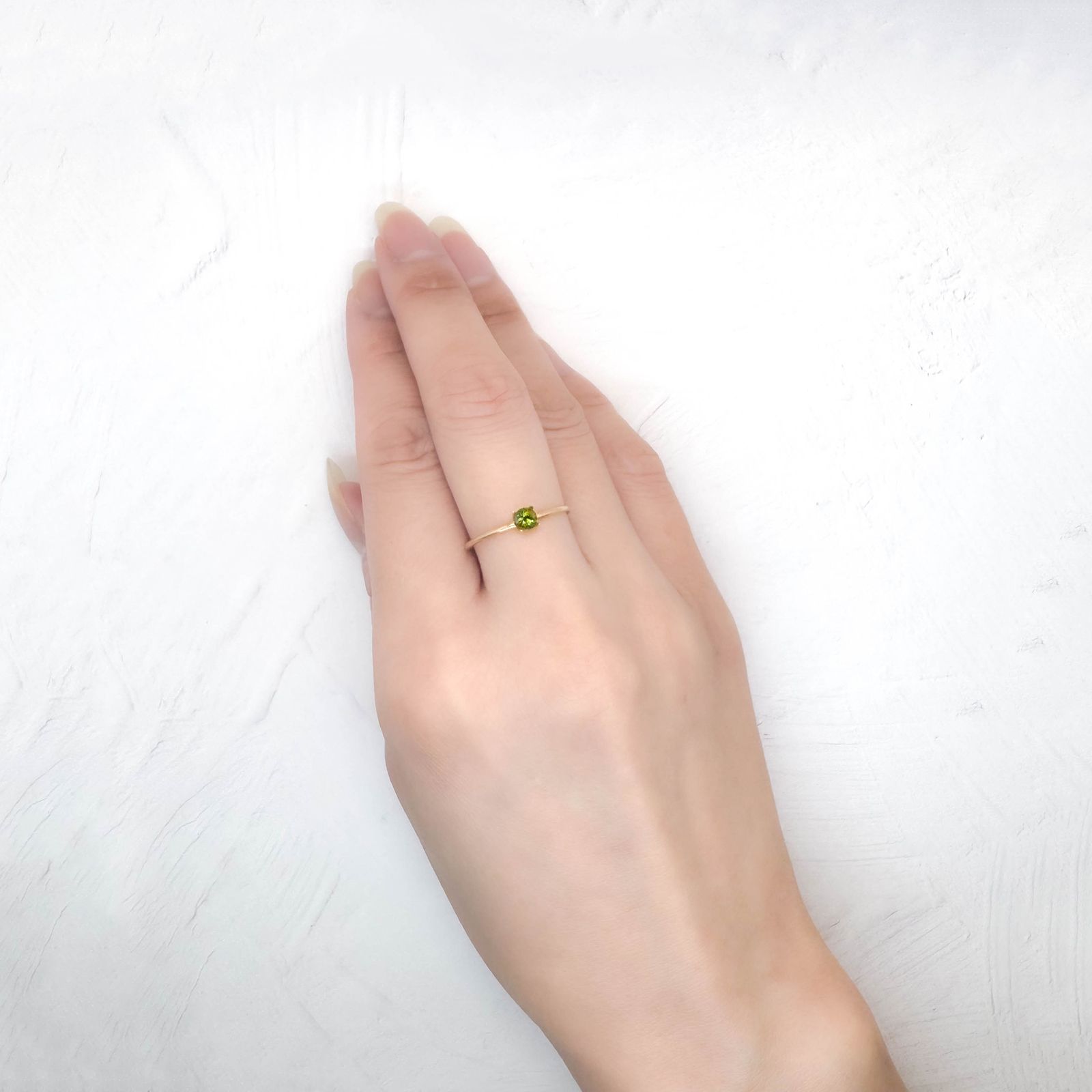 カラーチェンジスフェーン パキスタン産 0.22ct / 3.6x3.6mm前後 [250931062]