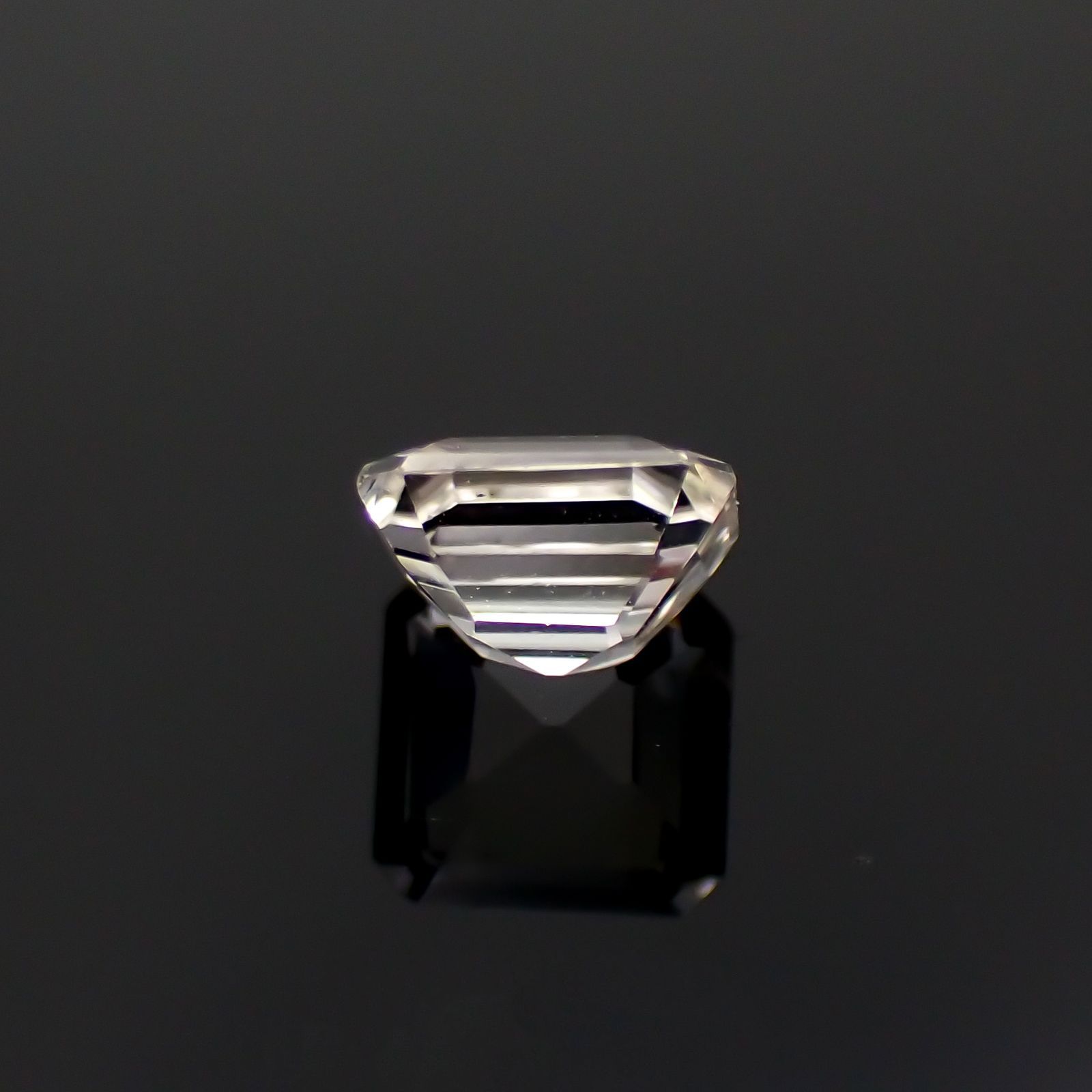 フェナカイト(宝石名フェナカイト)ブラジル産 1.062ct ソ付(彩珠)[221018577]6.1x5.9mm前後