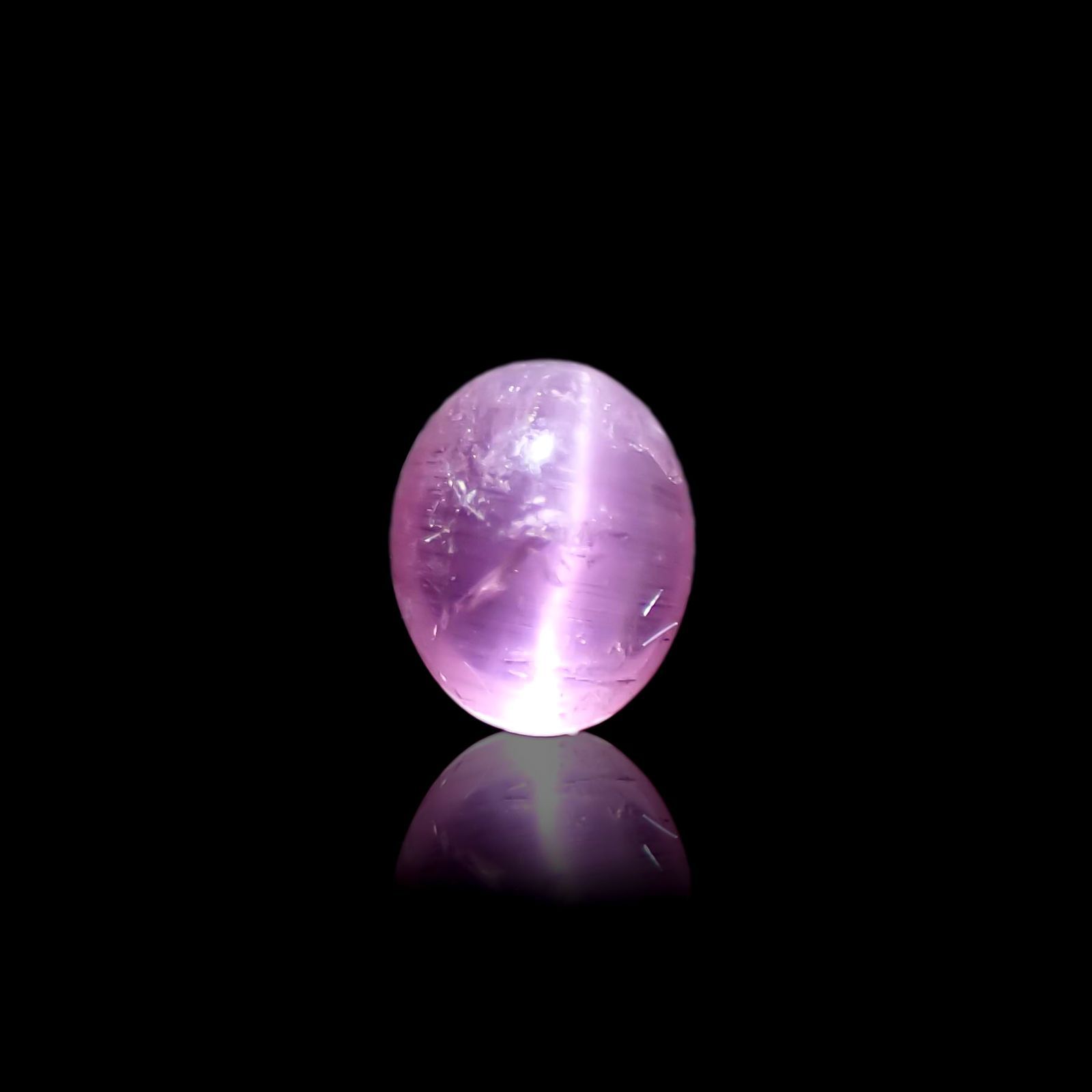 ペツォッタイトキャッツアイ(ラズベリル)(宝石名ペツォッタイト・キャッツアイ) マダガスカル産 0.502ct ソ付(彩珠)[210811973]5.1×4.1mm前後