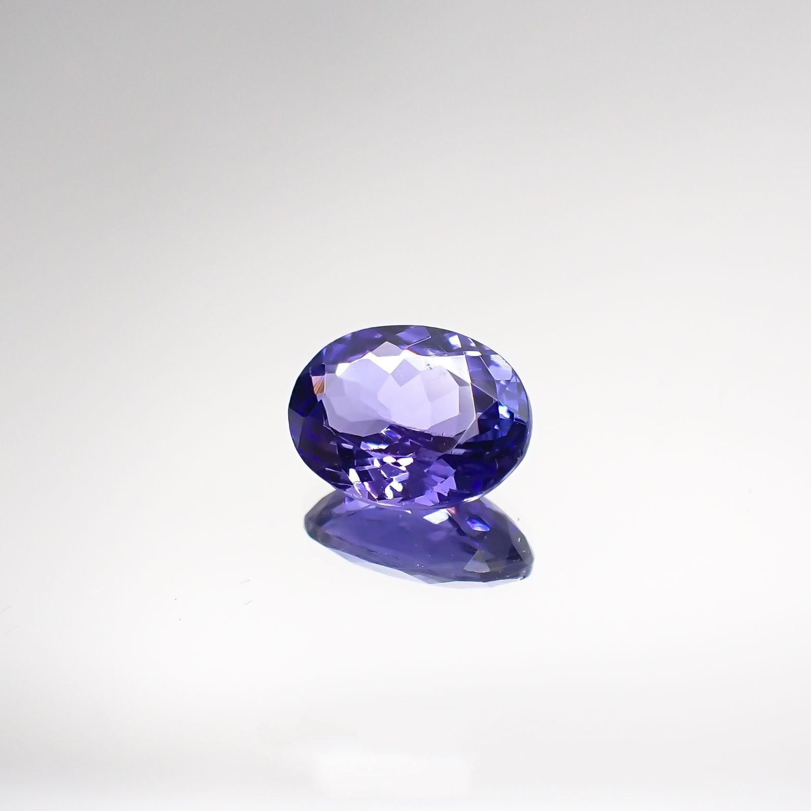 タンザナイト(宝石名タンザナイト) タンザニア産 1.38ct 識別済[210711838]8.1×6.1mm前後
