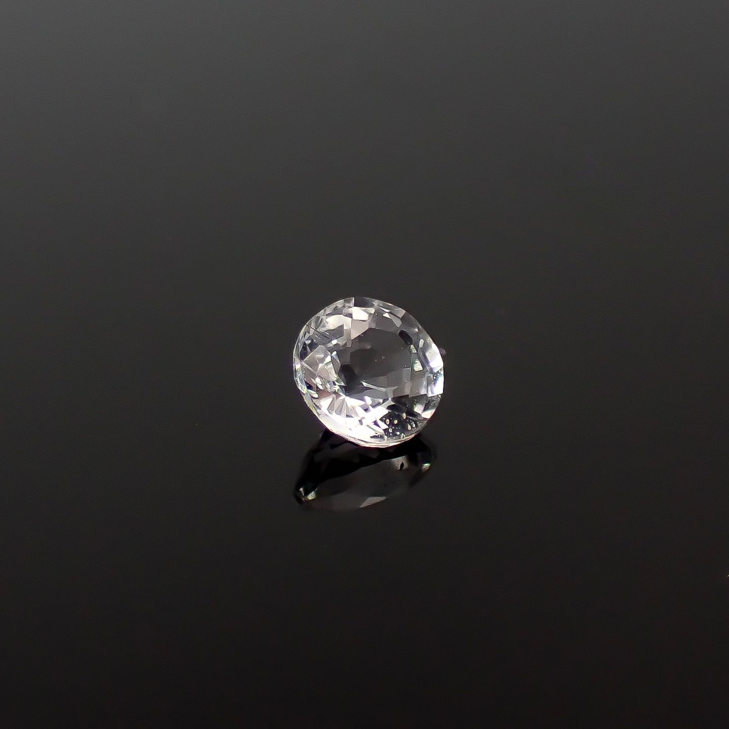 テネブレッセンススキャポライト アフガニスタン産 0.13ct / 3.3x3.3mm前後 [260432043]