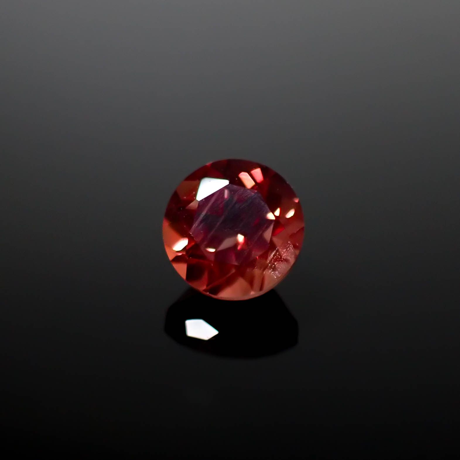 アンデシン モンゴル産 0.91ct [250129700]6.1x6.1mm前後