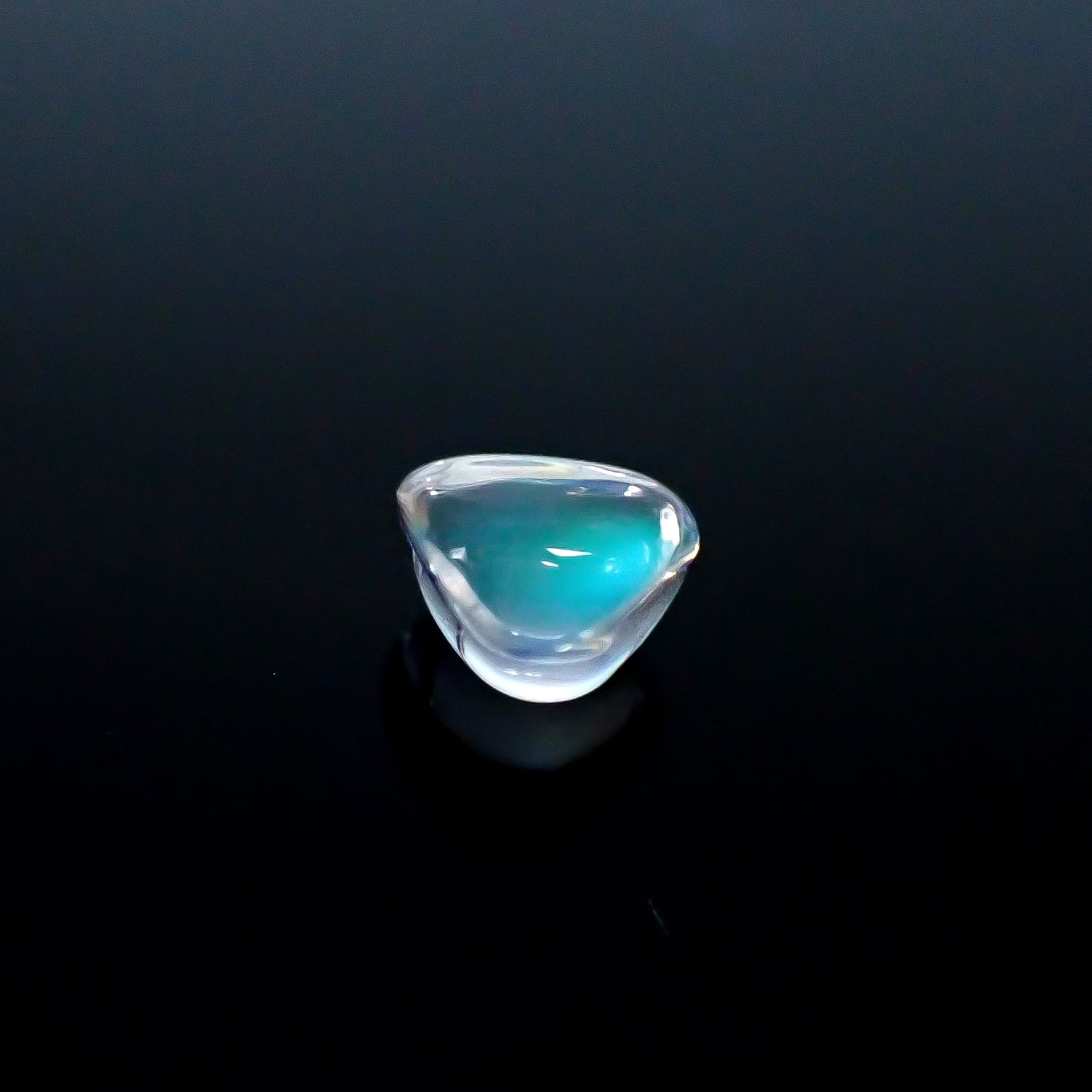 ◇バフトップカット◇レインボームーンストーン(宝石名ラブラドライト)マダガスカル産 識別済 0.57ct / 5.1x5.3mm前後 [250931039]