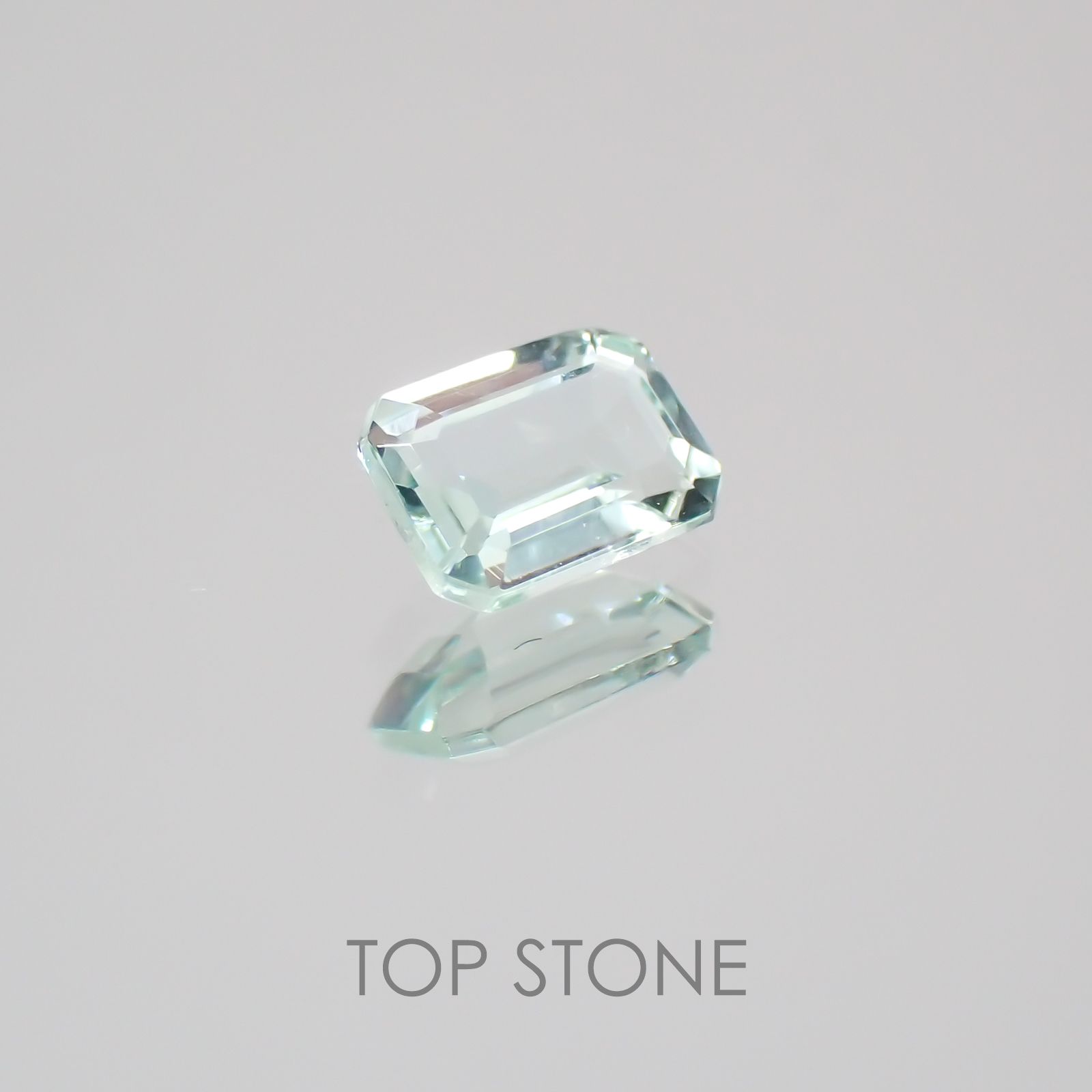 ミントベリル(宝石名グリーン・ベリル) ブラジル産 0.17ct 識別済[21059708]4.2×3.2mm前後