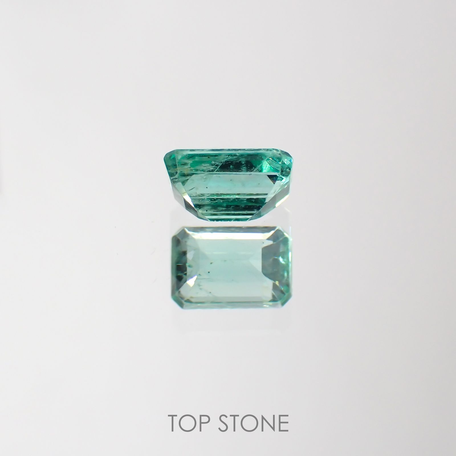 エメラルド(宝石名エメラルド) ザンビア産 0.66ct 識別済[211013004]6×4mm前後