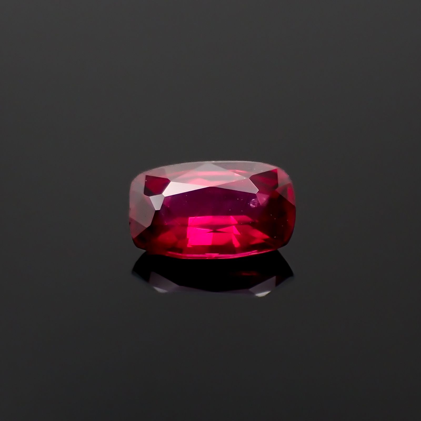 ルビー 非加熱 マダガスカル産 0.33ct[230622340]5.1x3.1mm前後