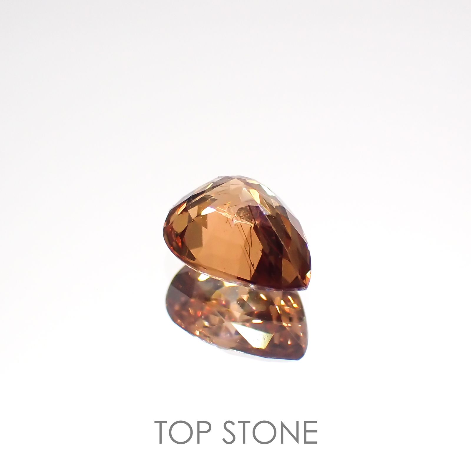 カラーシフトマラヤガーネット(宝石名ガーネット)タンザニア産 0.71ct 識別済[220115010]6.3x4.7mm前後