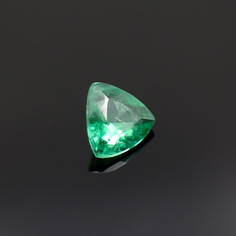 パライバトルマリン(宝石名トルマリン/別名パライバ・トルマリン)ブラジル・パライバ州バターリャ鉱山産 0.29ct 識別済[221018808]4.6x5mm前後