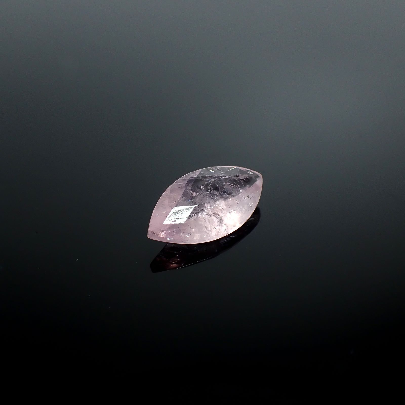 ◇チェッカーカット◇モルガナイト ブラジル産 2.44ct [250730875]14.9x7.4mm前後