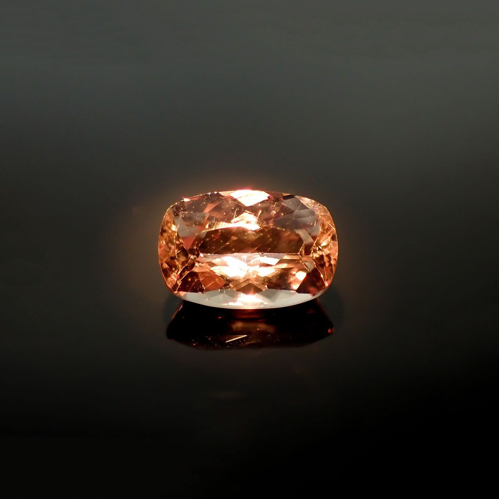カラーチェンジ ダイアスポア(宝石名ダイアスポア カラーチェンジ・タイプ) トルコ産 1.777ct ソ付[210711632]8.7×5.9mm前後