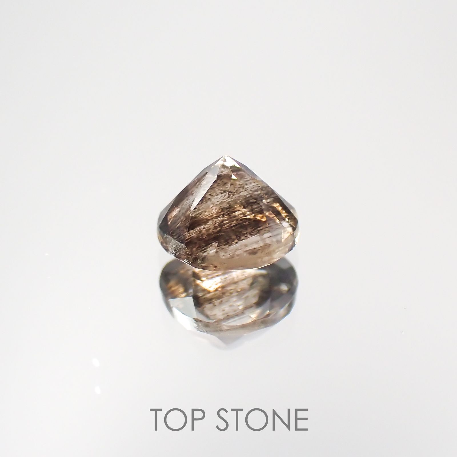 レインボースキャポライト ブラジル産 0.45ct[221119048]4.9x5mm前後