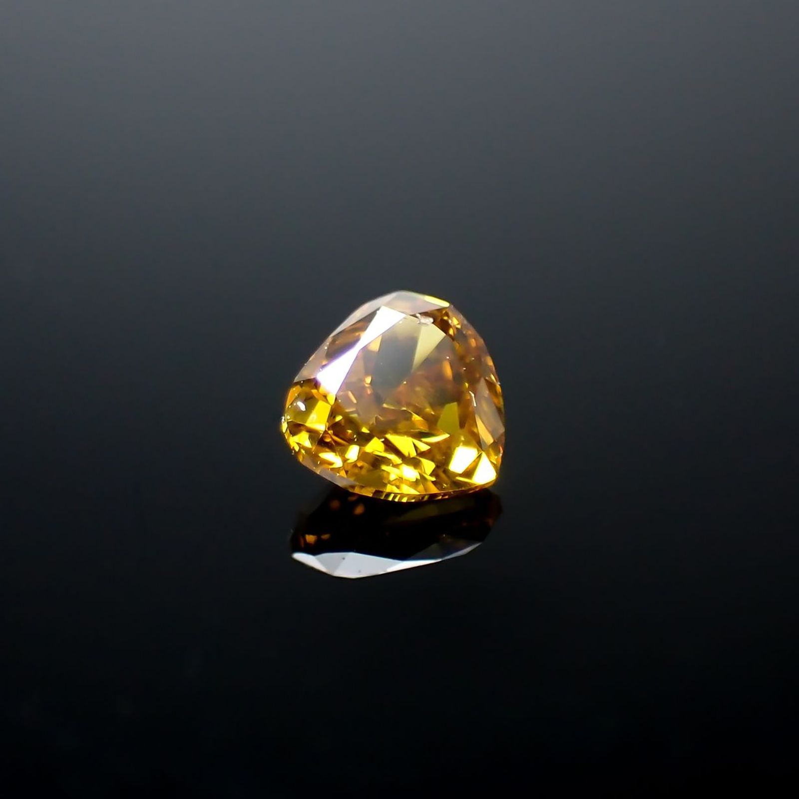 イエローダイヤモンド SI-2 | FANCY DEEP BROWNISH ORANGE YELLOW(宝石名ダイアモンド) ソ付(CGL) 0.136ct / 3.03x3.22mm前後 [260625393]