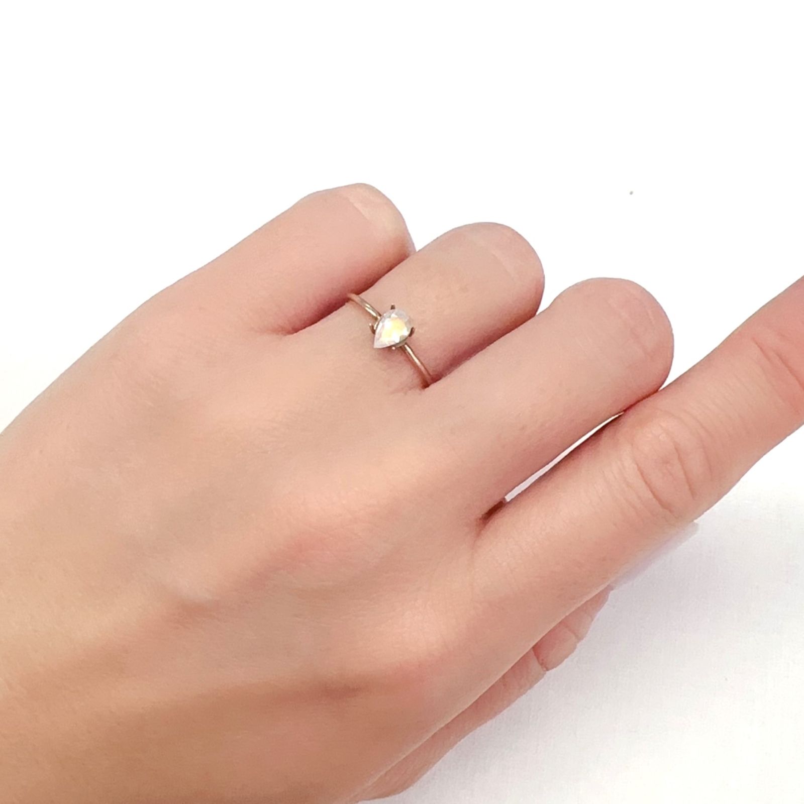 レインボームーンストーン インド・タミルナードゥ産 0.33ct[231224461]6x4mm前後