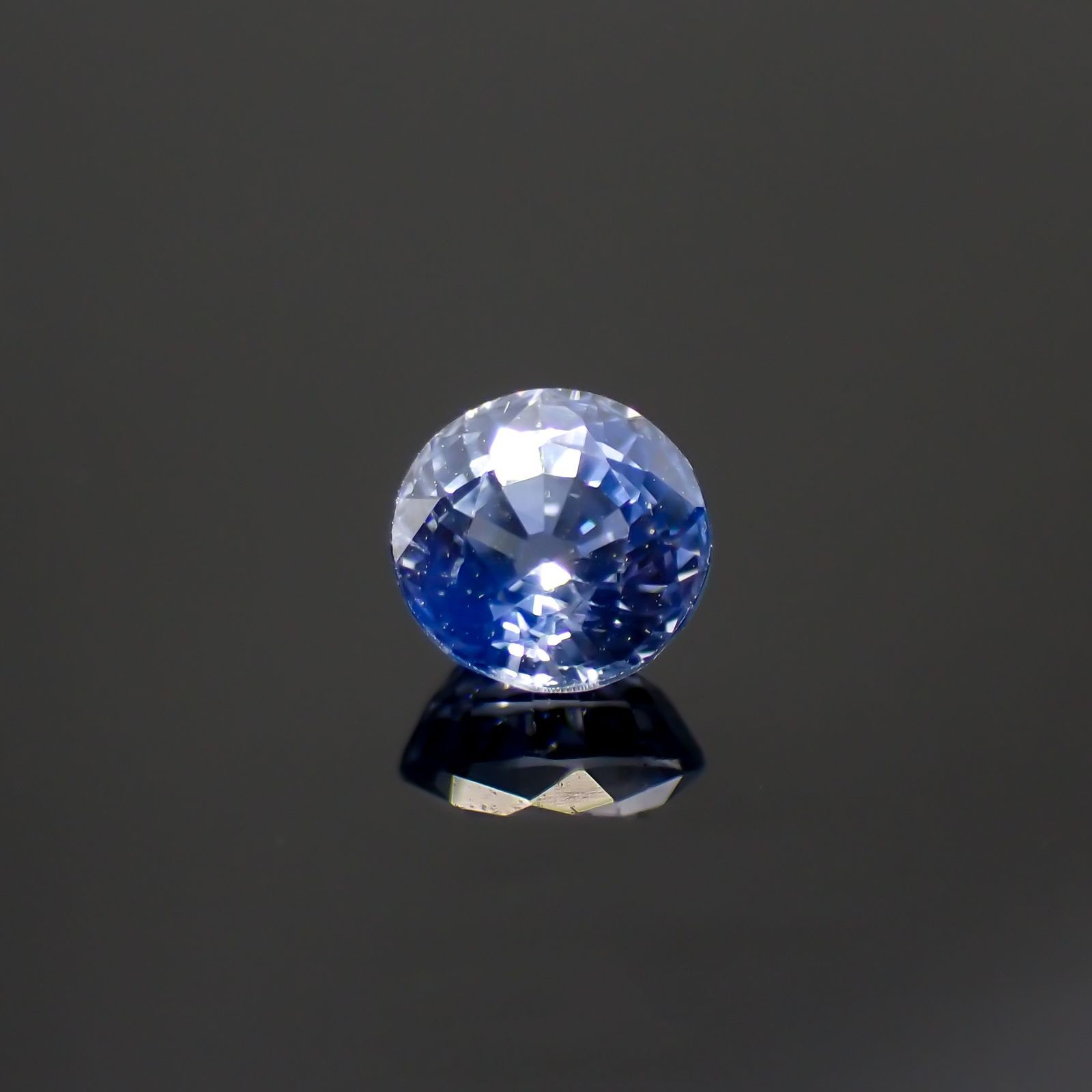 アイスブルーサファイア(宝石名サファイア)スリランカ/マダガスカル産 0.52ct 識別済[220515968]4.5x4.5mm前後