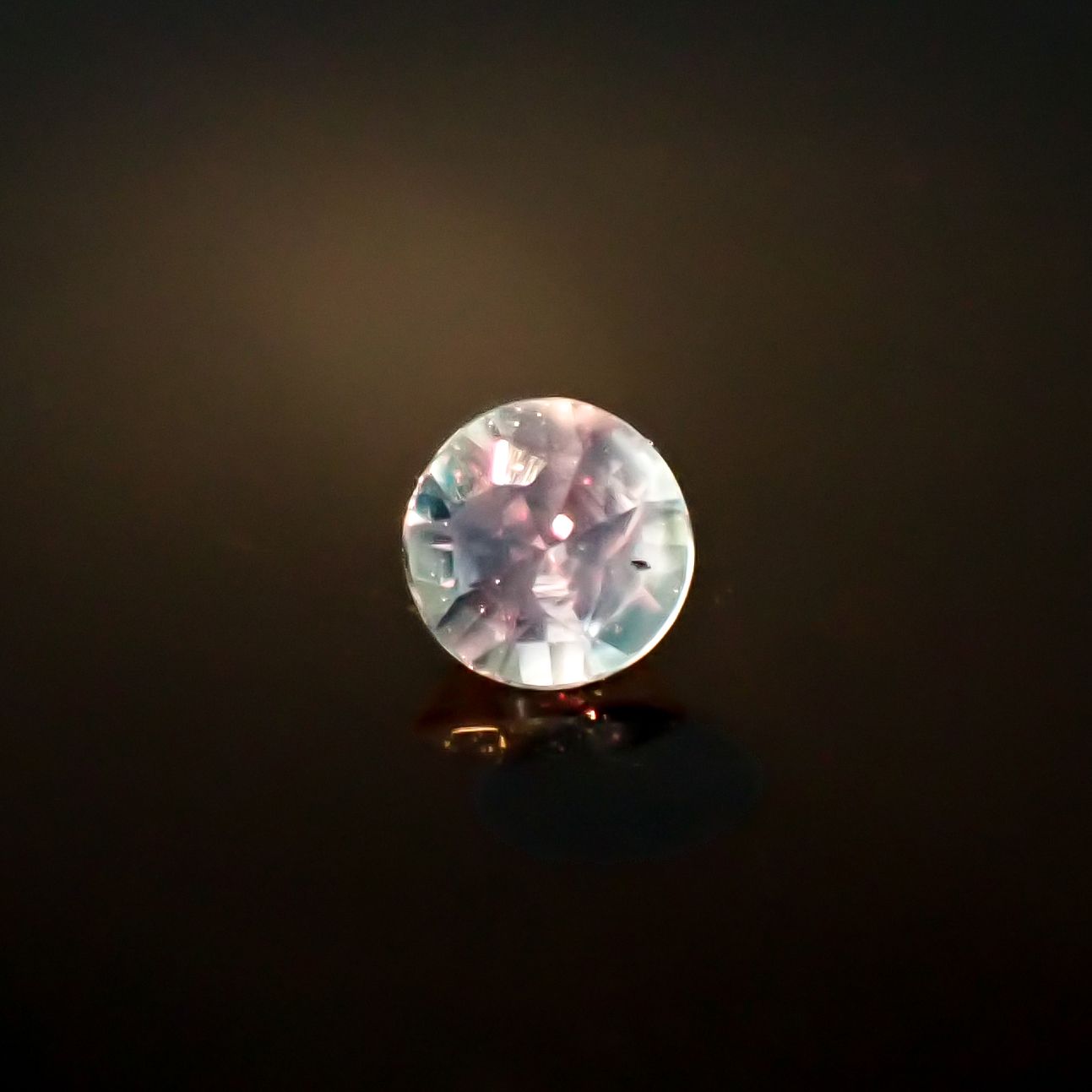 アレキサンドライトキャッツアイ ブラジル・ミナスジェライス州ヘマチタ鉱山産 0.098ct[240929037]2.7x2.7mm前後