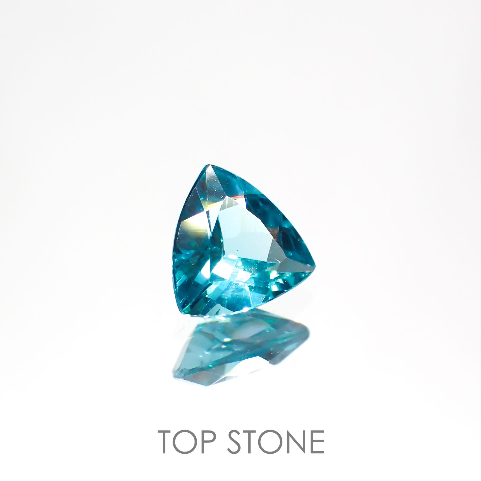 アパタイト(宝石名アパタイト) マダガスカル産 0.46ct 識別済[211013519]5.4×5.6mm前後