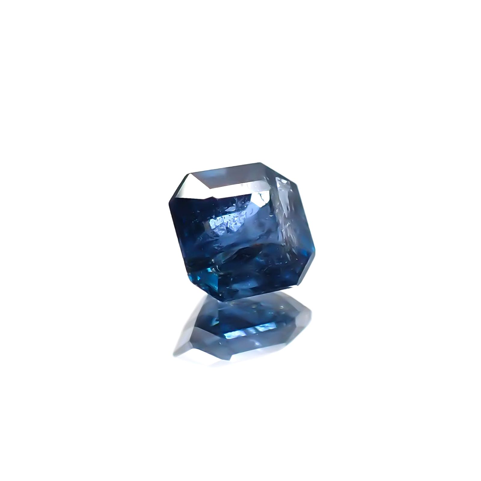 ガーナイト(宝石名 含コバルト・ガーナイト) ナイジェリア産 ソ付(彩珠) 0.406ct / 3.8x3.7mm前後 [260411553]