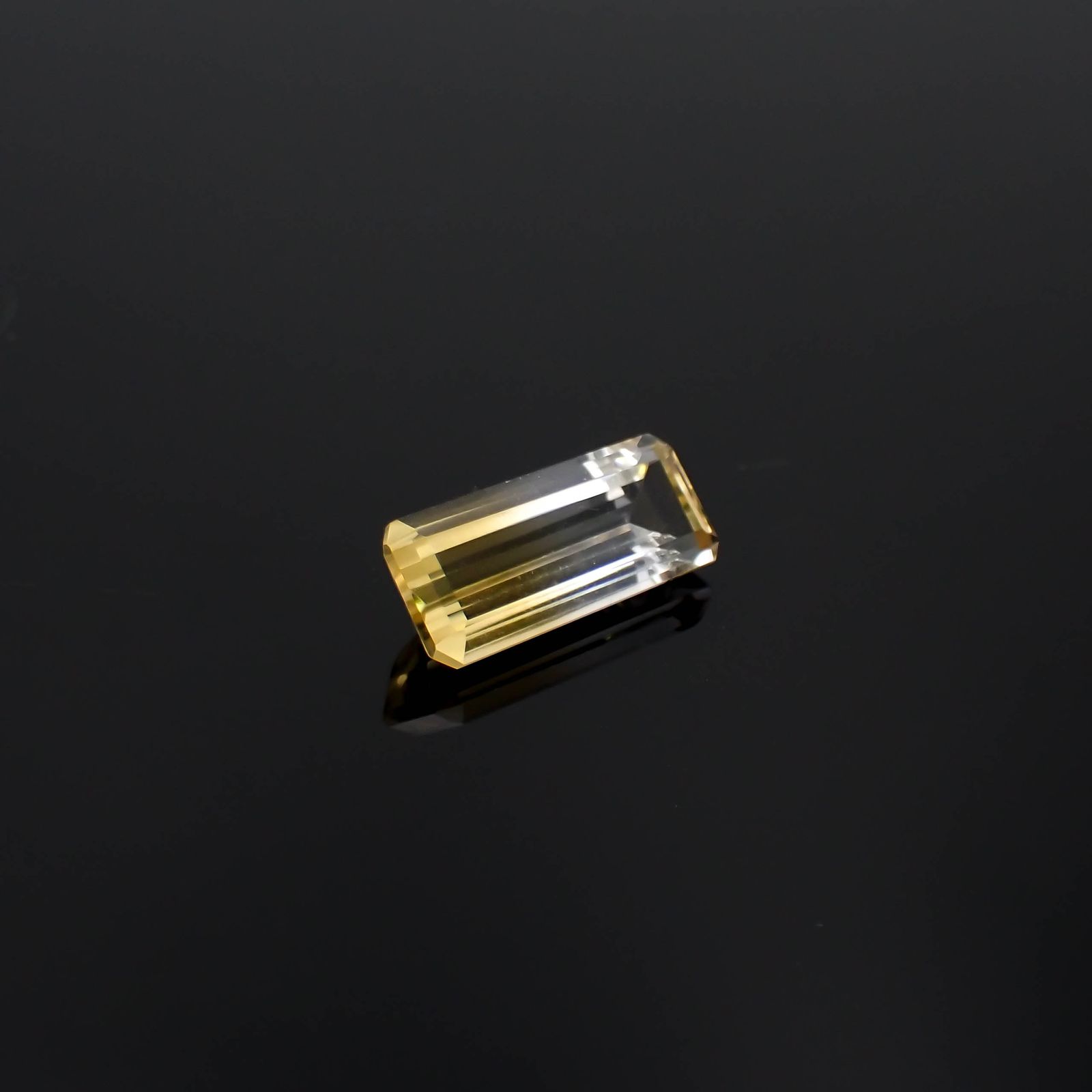 バイカラーシトリン ブラジル・ミナスジェライス州産 8.12ct[240326469]19.2x8.3mm前後
