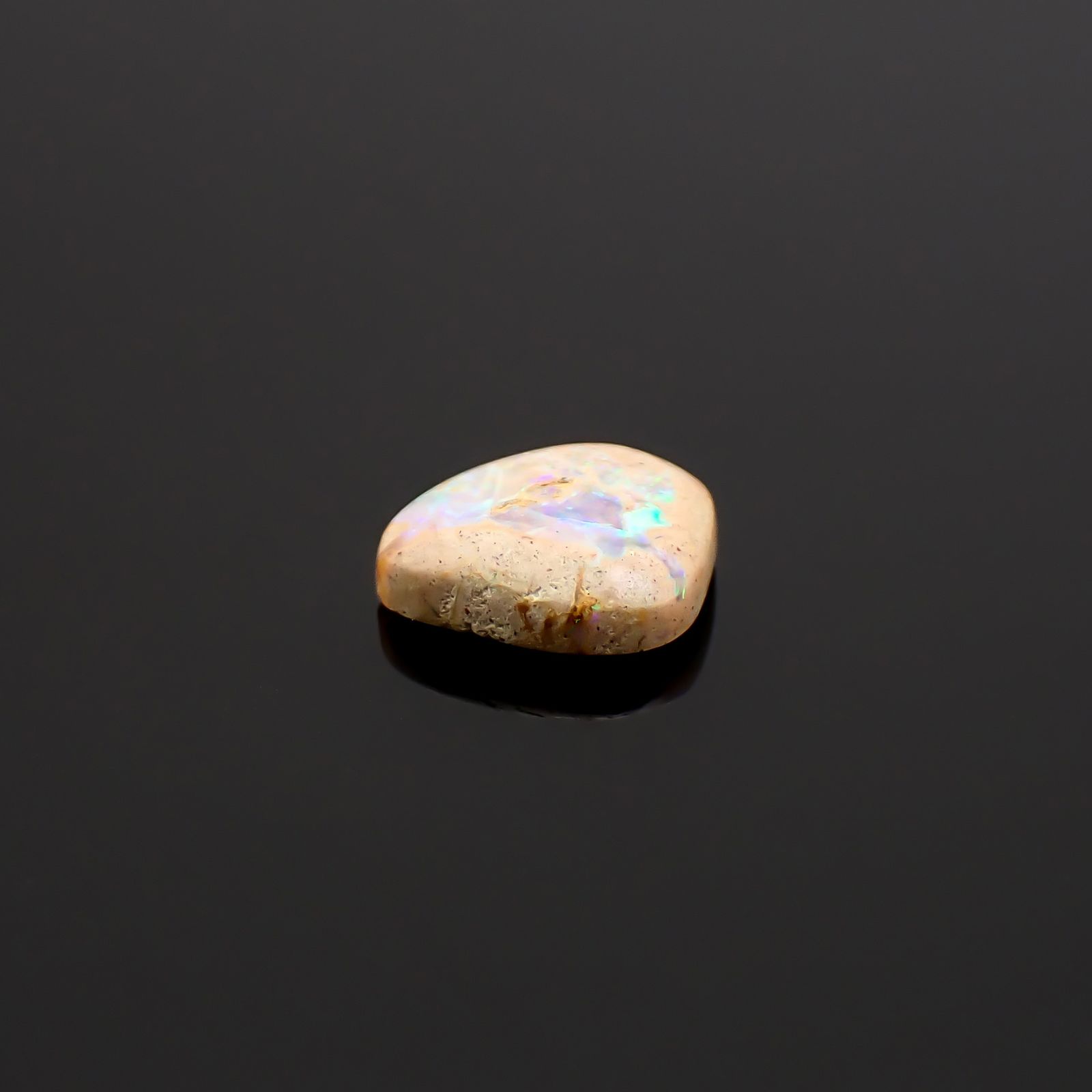ボルダーオパール オーストラリア産 0.85ct / 8.3x7mm前後 [260933072]