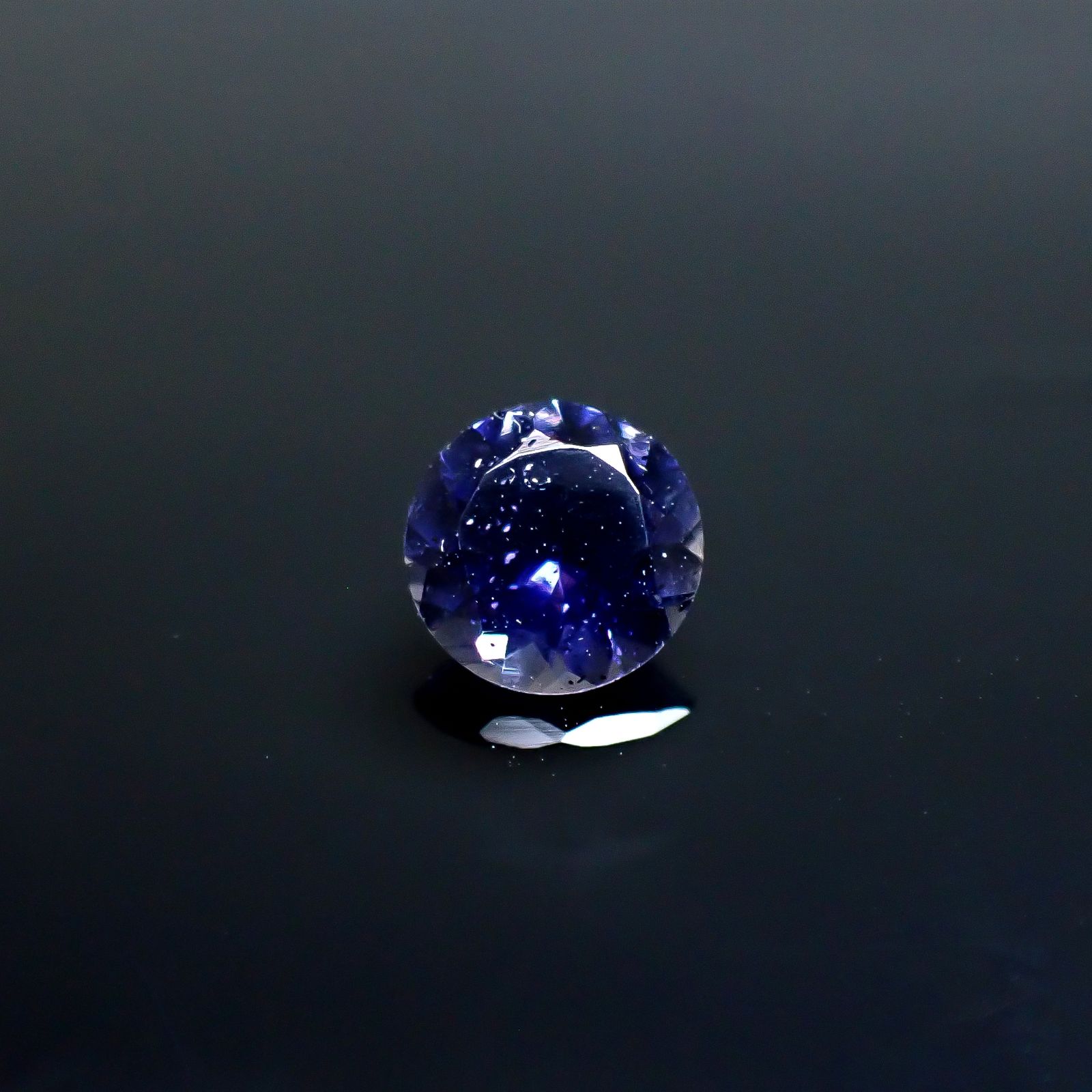 アイオライトサンストーン インド/ブラジル産 0.92ct [250530424]7x7mm前後