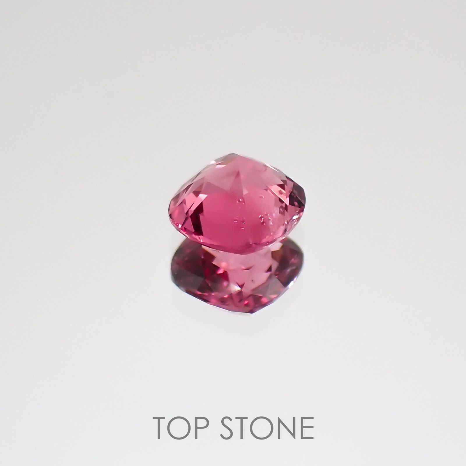 ホットピンクスピネル タンザニア産 ルース 0.2ct[210510854]3.5×3.4mm前後