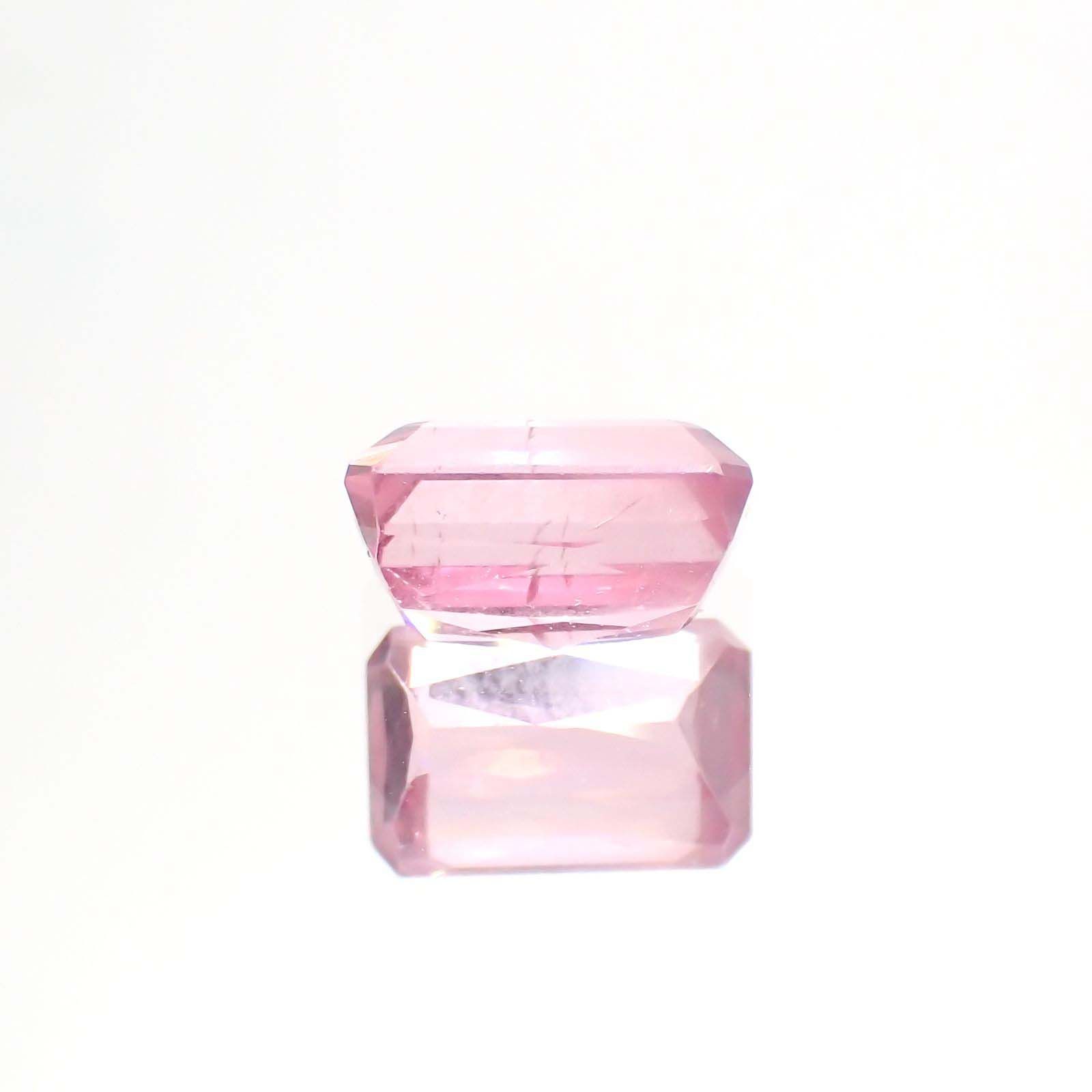 ピンクスピネル(宝石名ピンク・スピネル)タンザニア産 1.486ct ソ付(彩珠)[230722576]7.4x4.8mm前後