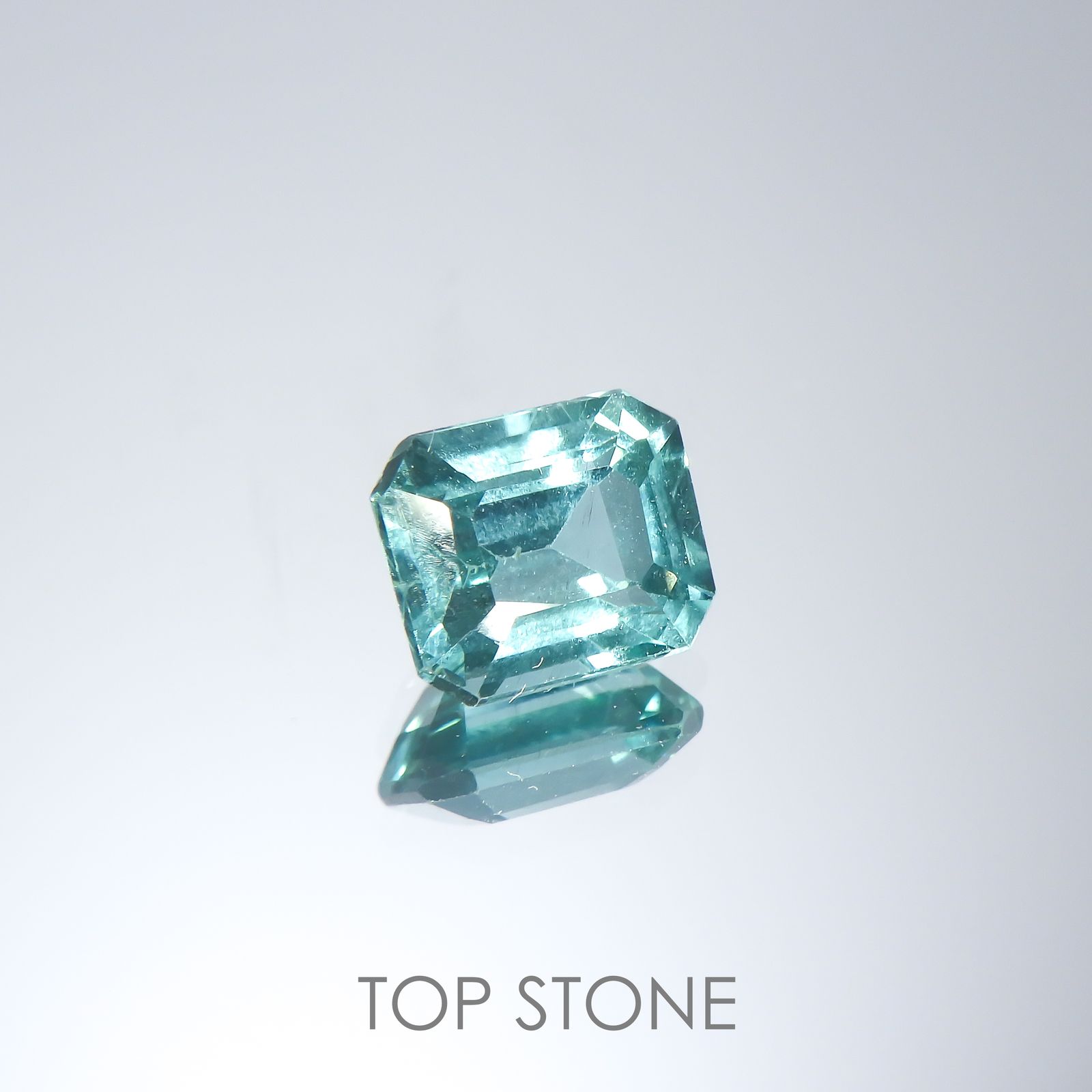 ブルーグリーンアパタイト(宝石名アパタイト)マダガスカル産 0.80ct 識別済[220515942]5.7x4.8mm前後