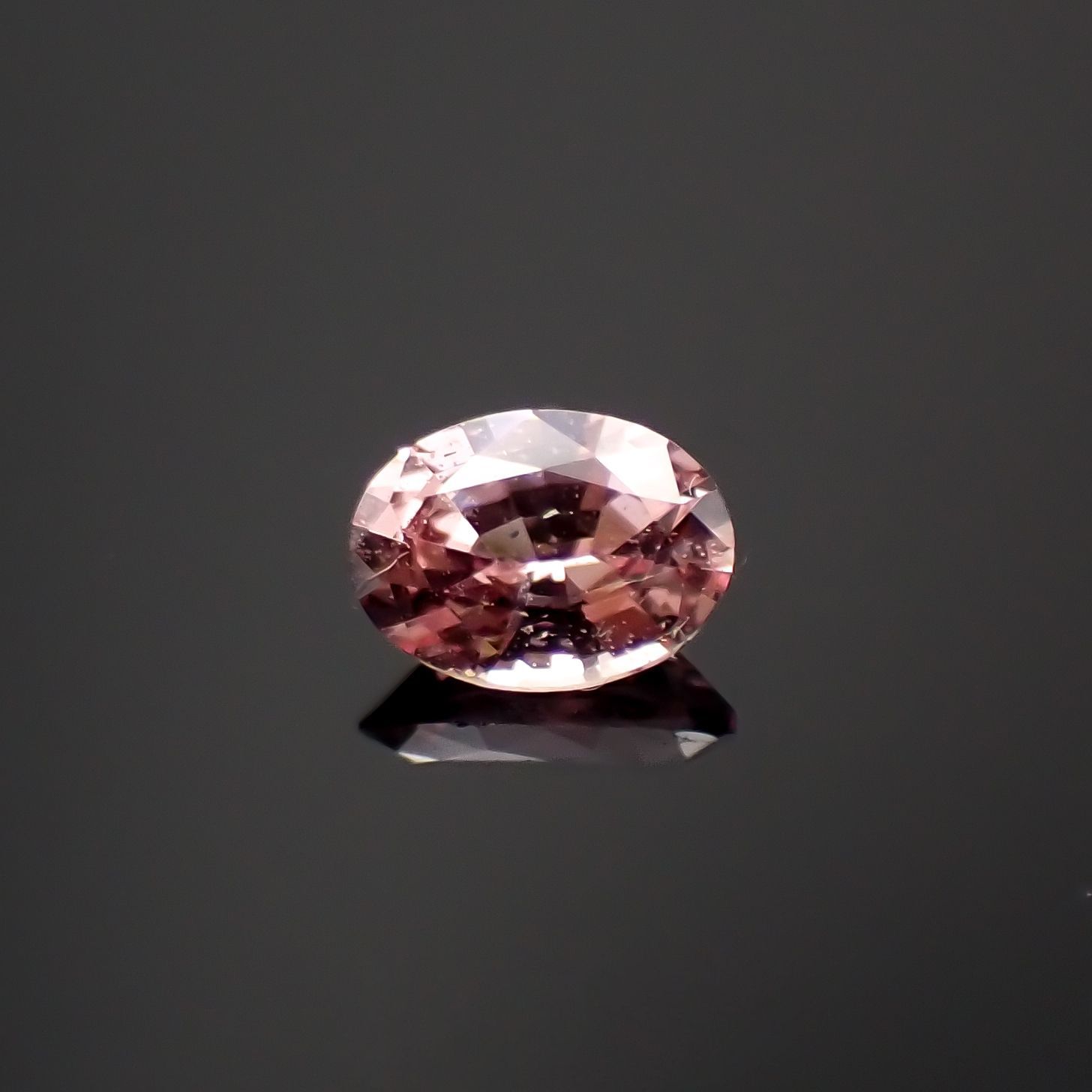 パパラチャサファイア(宝石名サファイア/別名パパラチャ・サファイア)スリランカ産 0.126ct ソ付(日独)[221219642]3.53x2.57mm前後