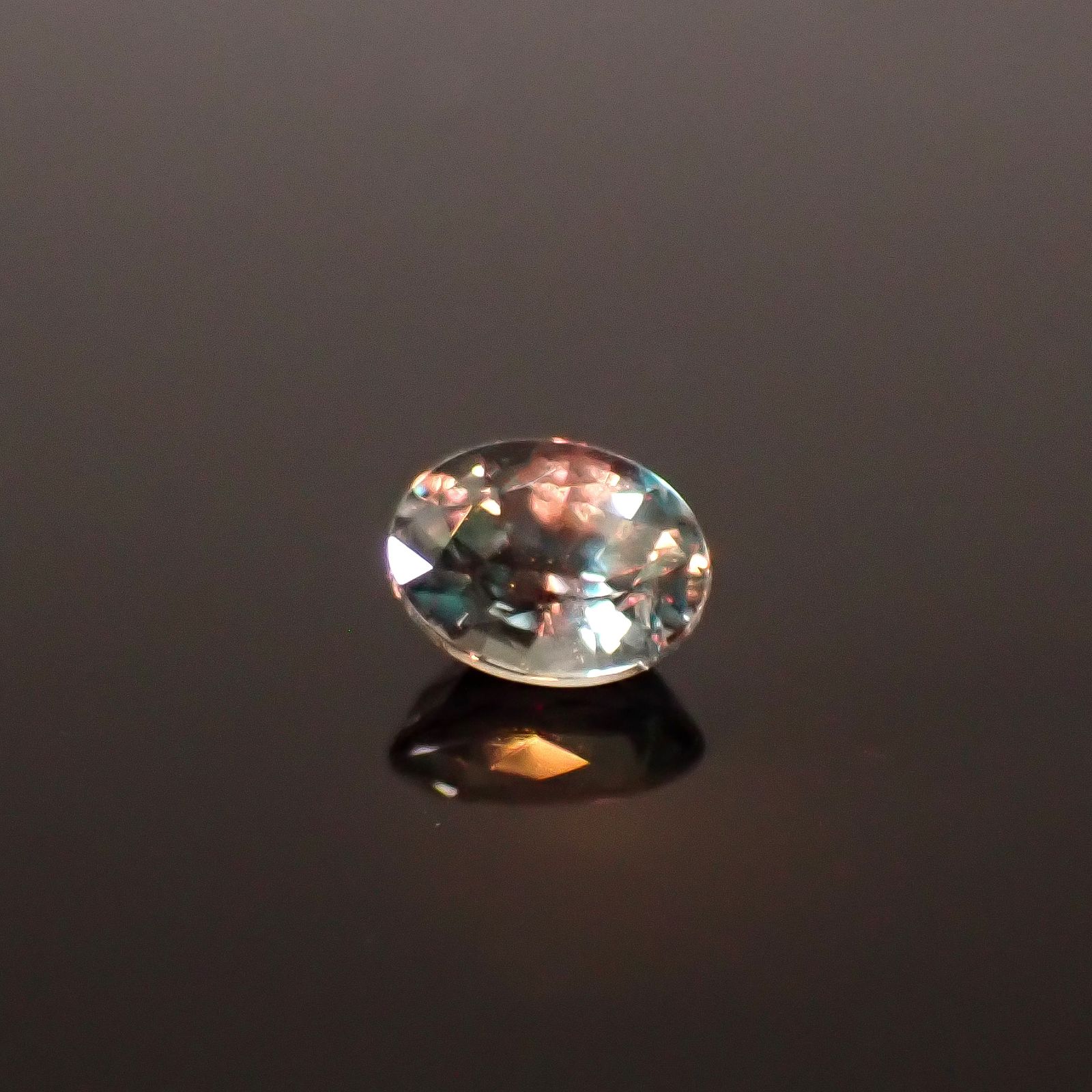 アレキサンドライト ブラジル産 EmeraldMains社製 0.24ct / 4.1x3.1mm前後 [260131565]