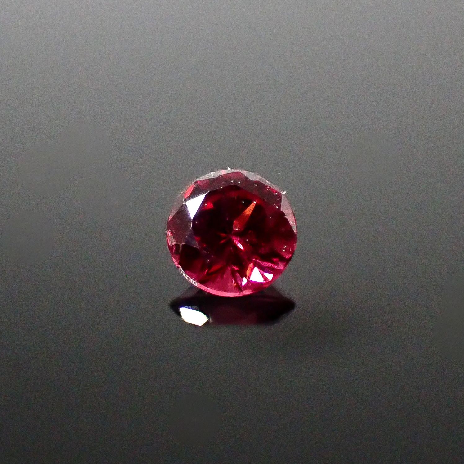 レッドスピネル ビルマ産 0.18ct[240728572]3.5x3.5mm前後