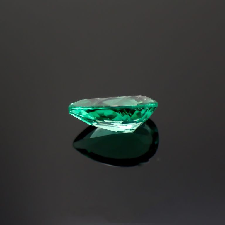パライバトルマリン(宝石名トルマリン/別名パライバ・トルマリン)ブラジル・パライバ州バターリャ鉱山産 0.17ct 識別済[221018811]4.8x3mm前後