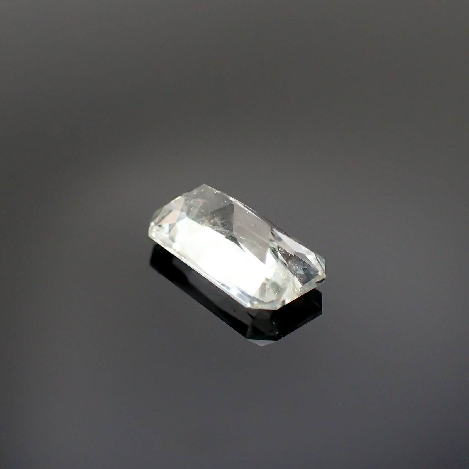 ジェレメジェバイト(宝石名エレメージェバイト)ナミビア産 1.418ct ソ付(彩珠)[230823130]9.2x5mm前後