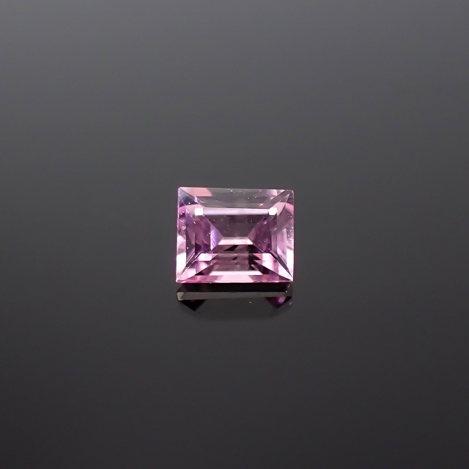 ピンクゾイサイト(宝石名ピンク・ゾイサイト)タンザニア産 ソ付(日独) 0.263ct / 3.88x3.25mm前後 [251231472]