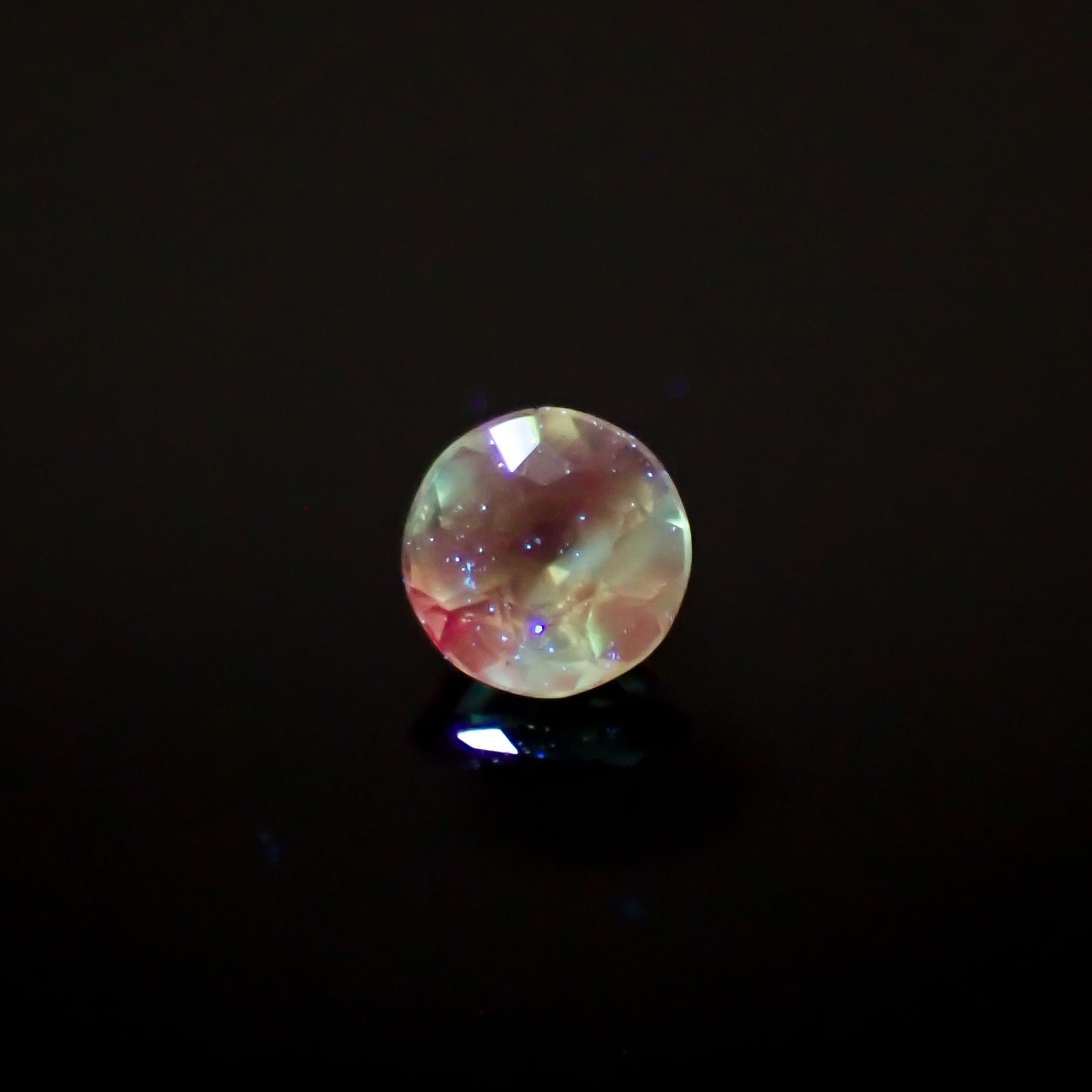 アレキサンドライトキャッツアイ ブラジル産/EmeraldMains社製 0.065ct[240627961]2.4x2.4mm前後