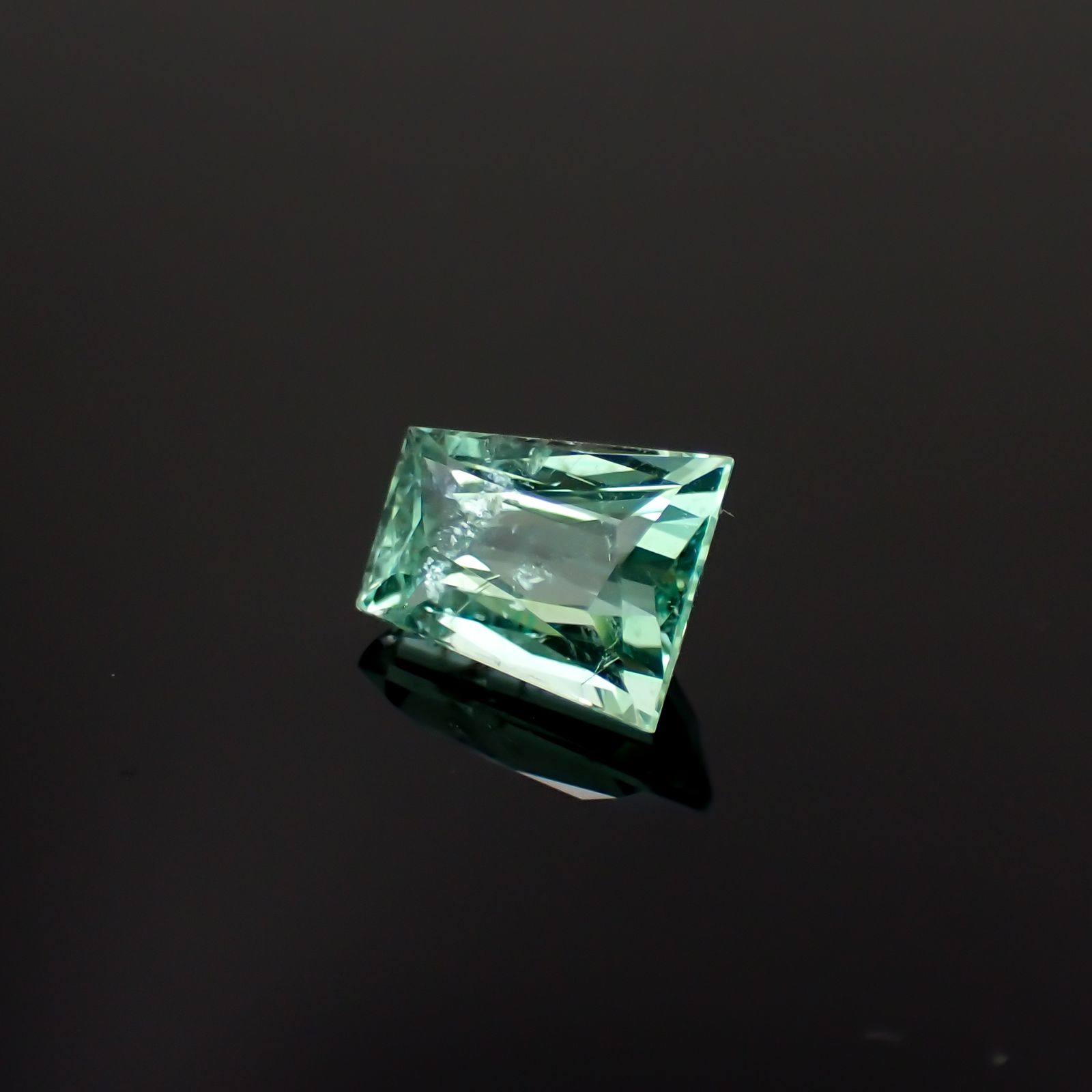 ◇カスタムカット◇パライバトルマリン(宝石名トルマリン/別名パライバ・トルマリン)モザンビーク産 2.098ct ソ付(宝貴協)[230421881]8.55x6.89mm前後