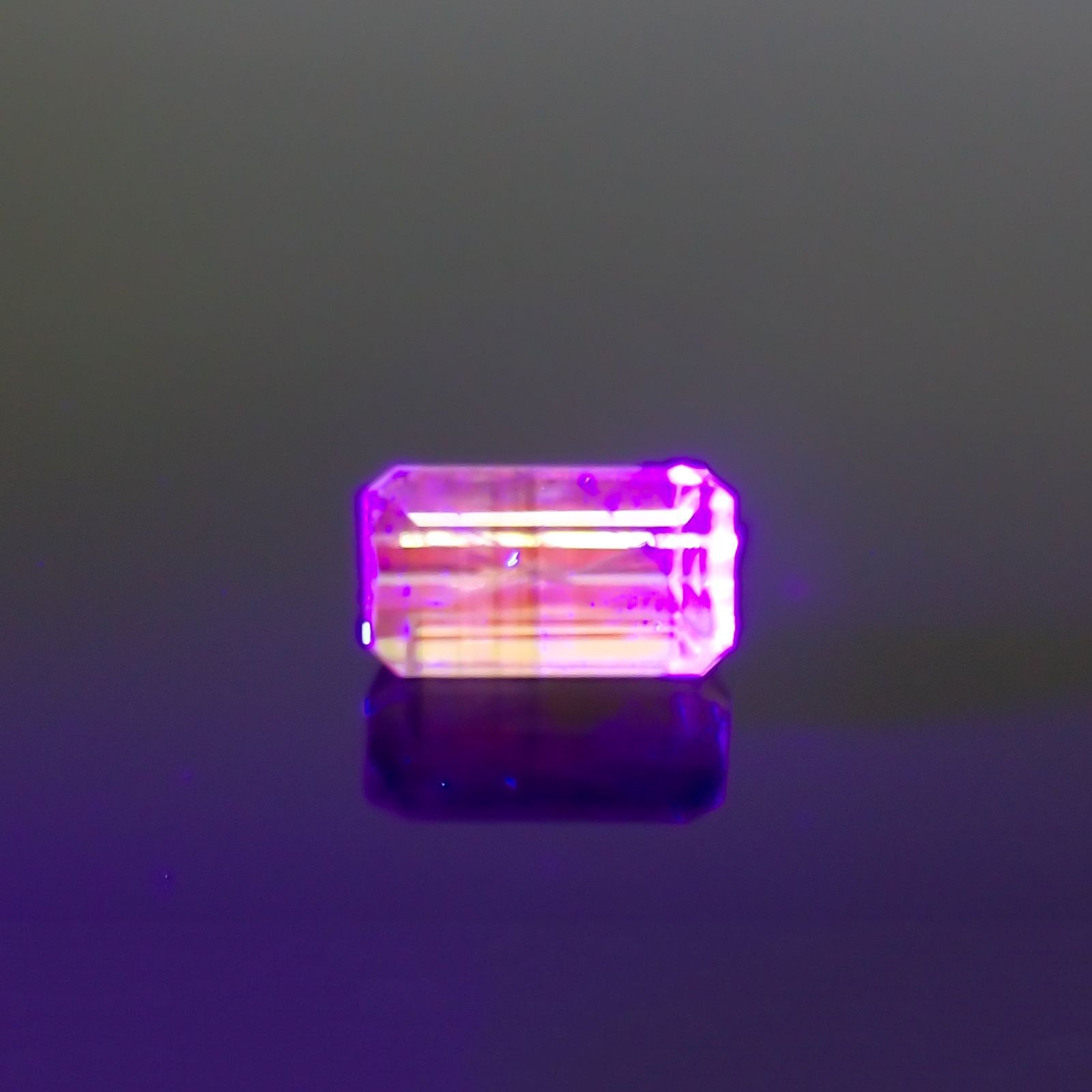 バイカラーツァボライト(宝石名グリーン グロッシュラー・ガーネット) タンザニア産 識別済 1.38ct / 7.5x4.2mm前後 [210711919]