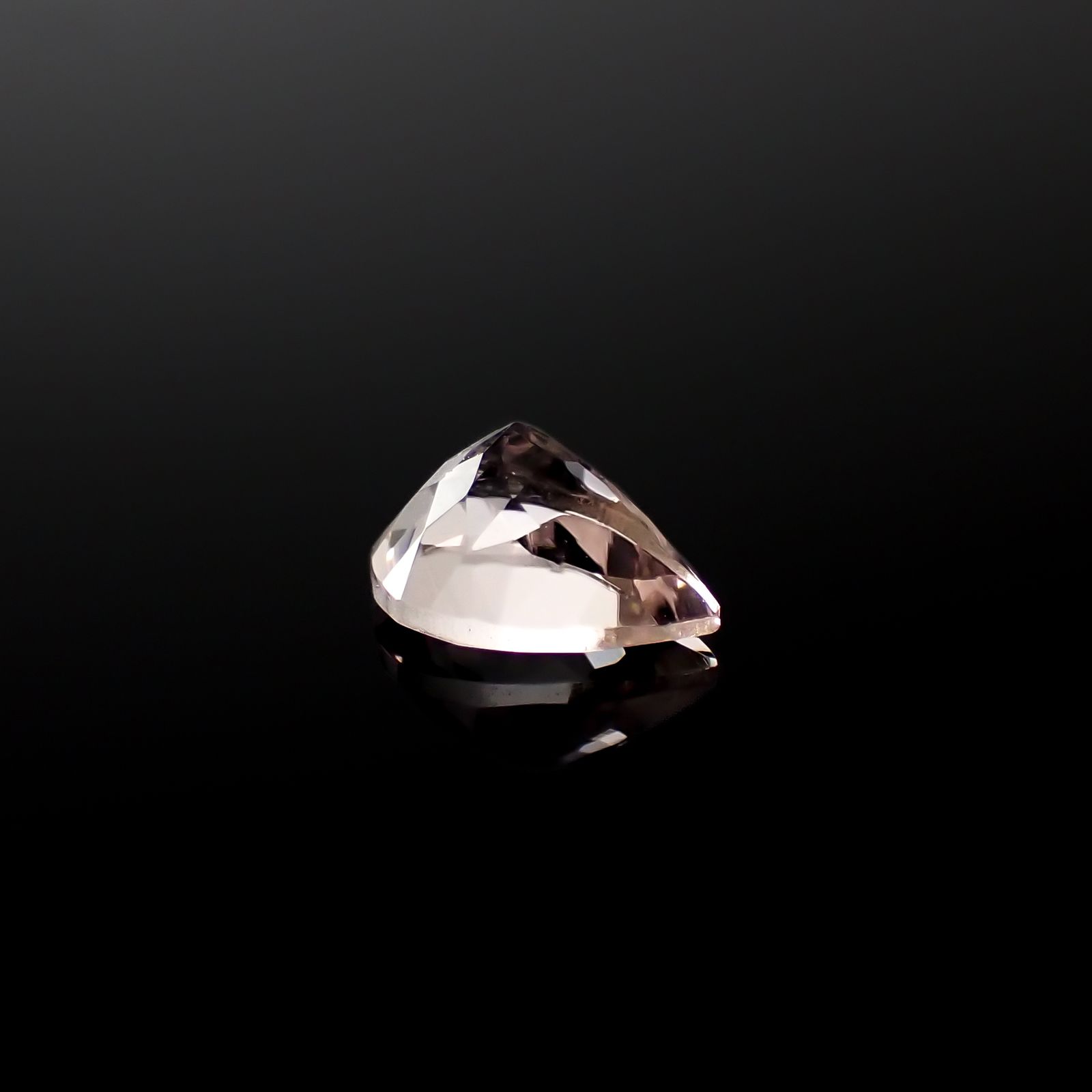 モルガナイト ブラジル産 0.67ct[240326768]7x4.9mm前後